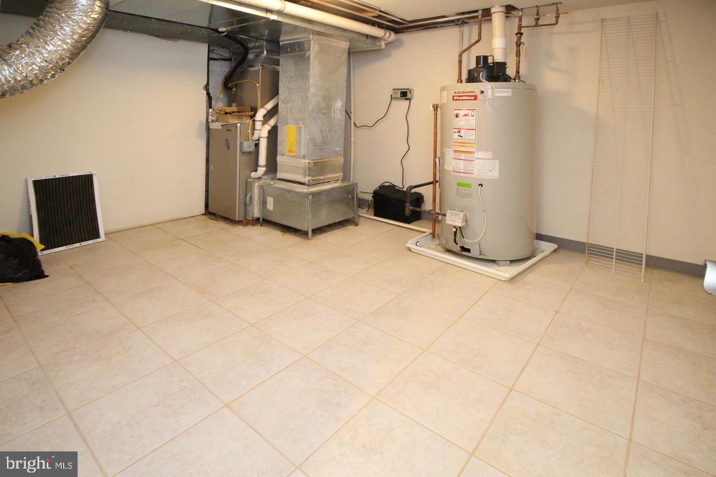 VIENNA WOODS - Residential Lease