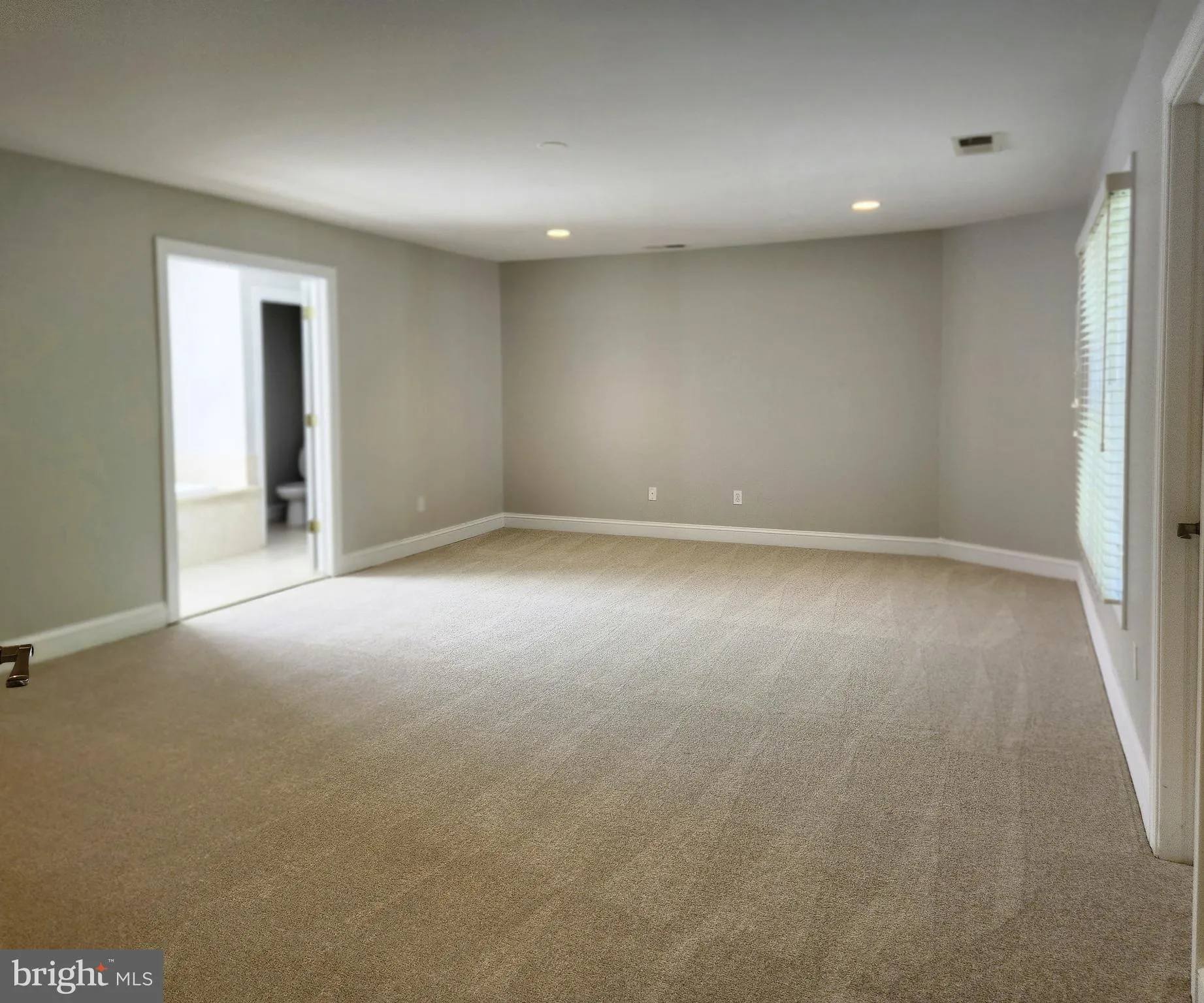 Vienna, Virginia 22180, United States, 6 Bedrooms Bedrooms, ,5 BathroomsBathrooms,Residential,Active,241312