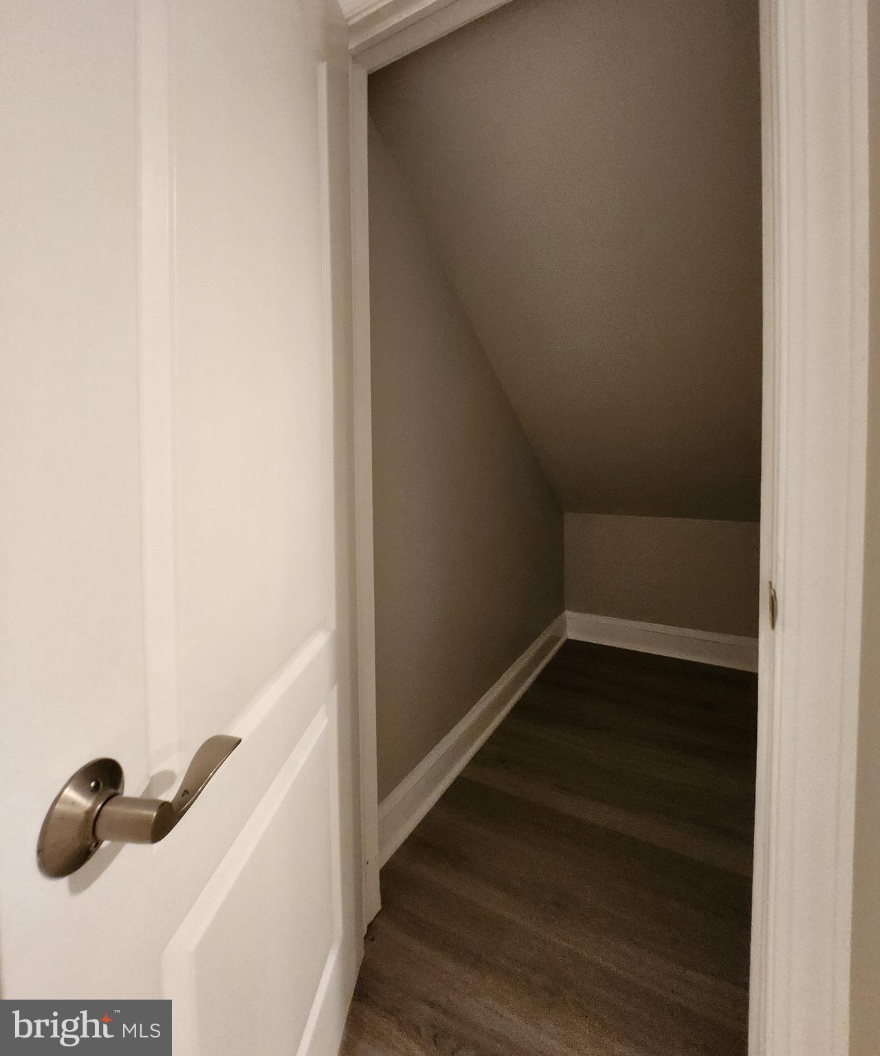 VIENNA WOODS - Residential Lease