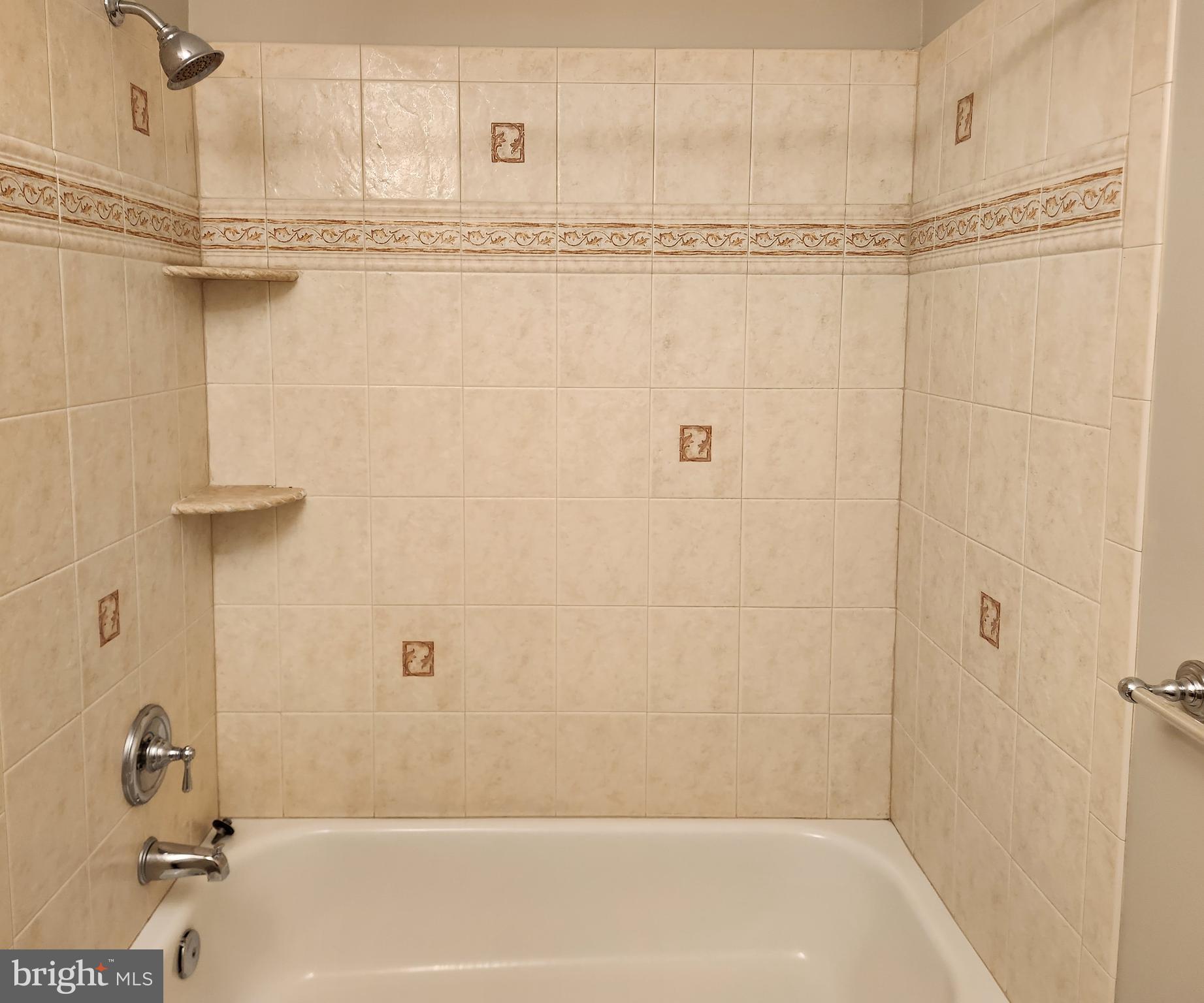 VIENNA WOODS - Residential Lease