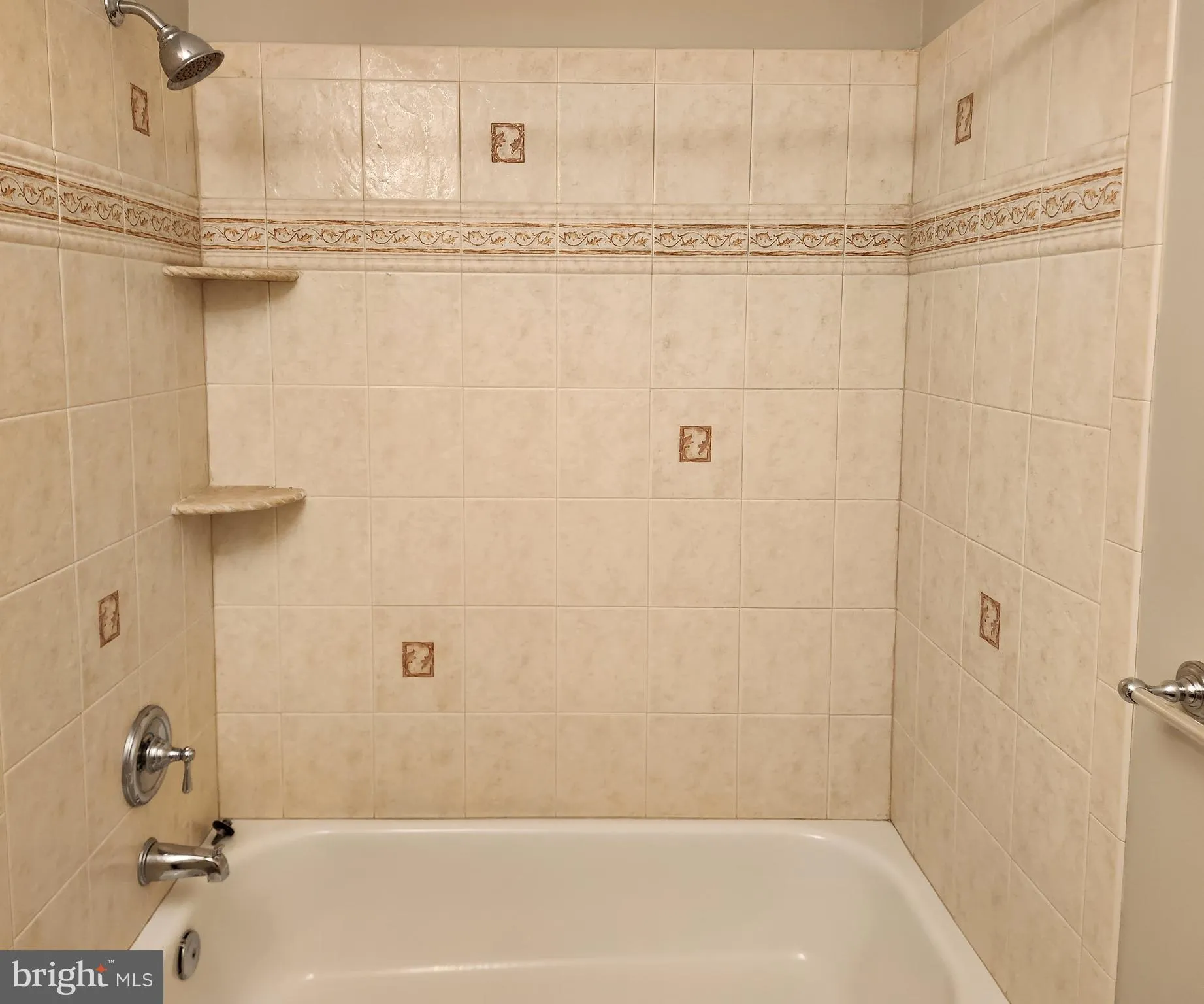 Vienna, Virginia 22180, United States, 6 Bedrooms Bedrooms, ,5 BathroomsBathrooms,Residential,Active,241312