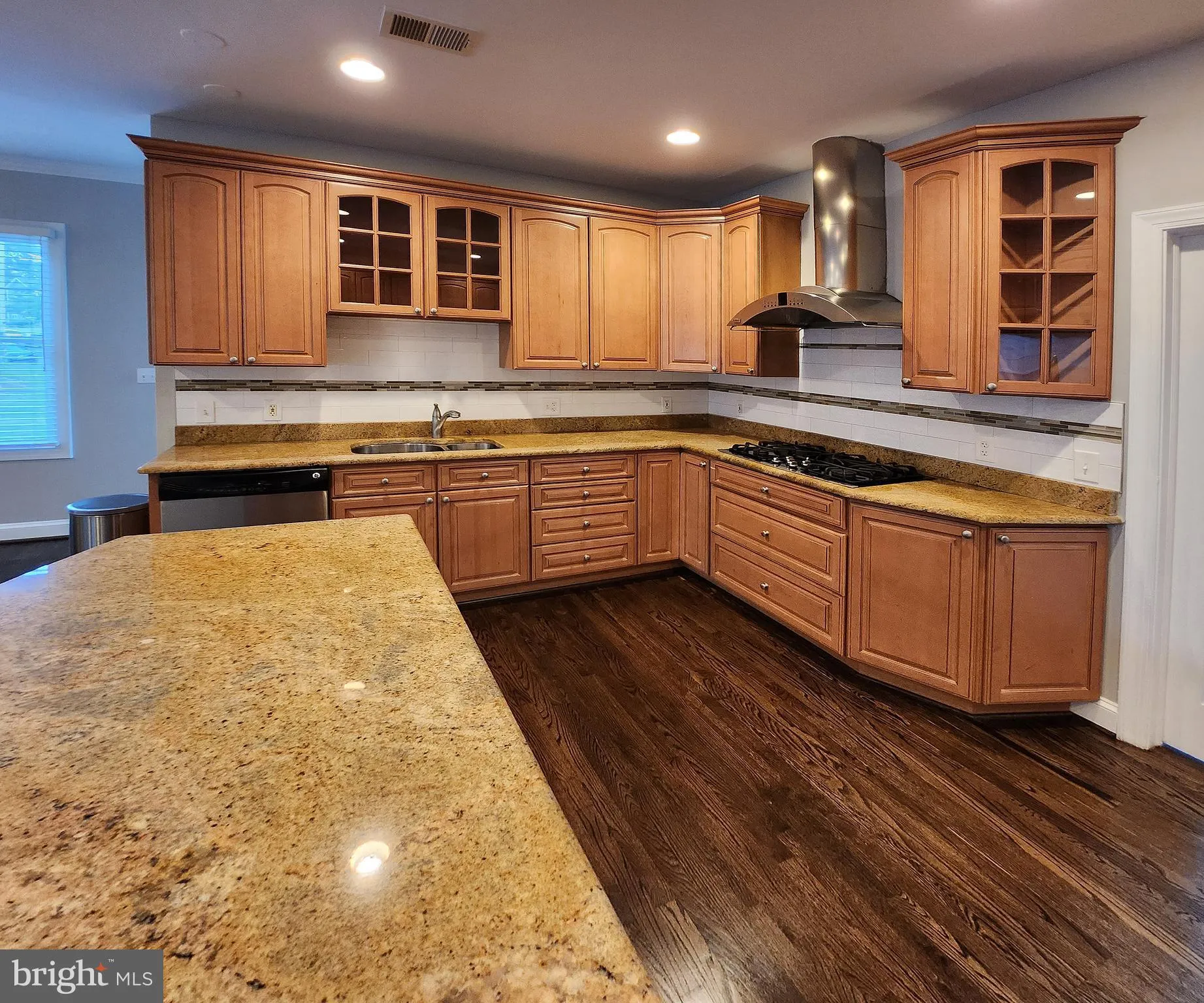 Vienna, Virginia 22180, United States, 6 Bedrooms Bedrooms, ,5 BathroomsBathrooms,Residential,Active,241312