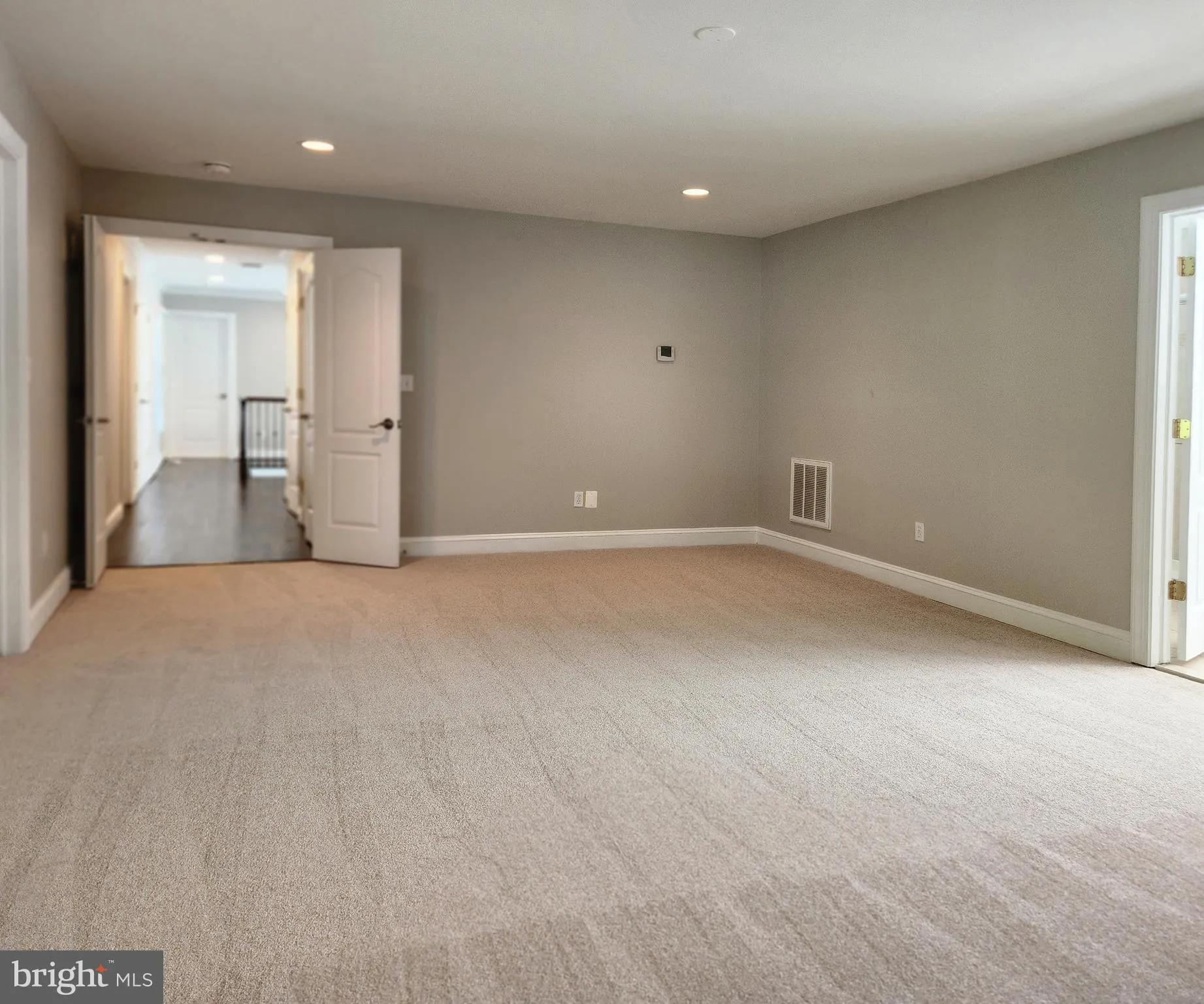 Vienna, Virginia 22180, United States, 6 Bedrooms Bedrooms, ,5 BathroomsBathrooms,Residential,Active,241312