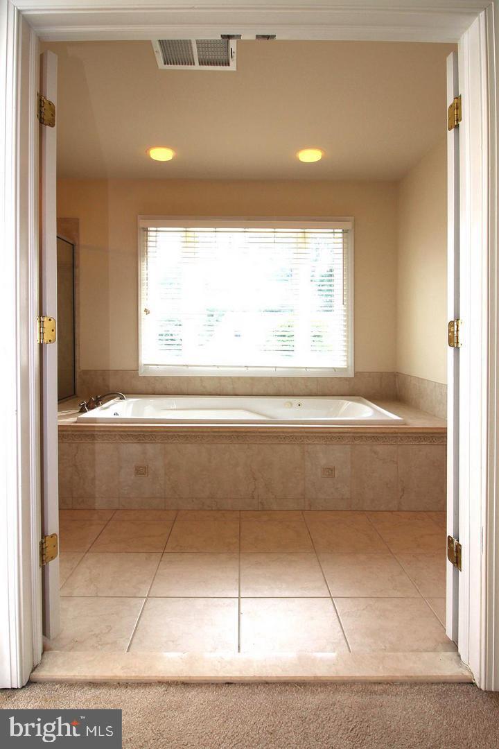 VIENNA WOODS - Residential Lease