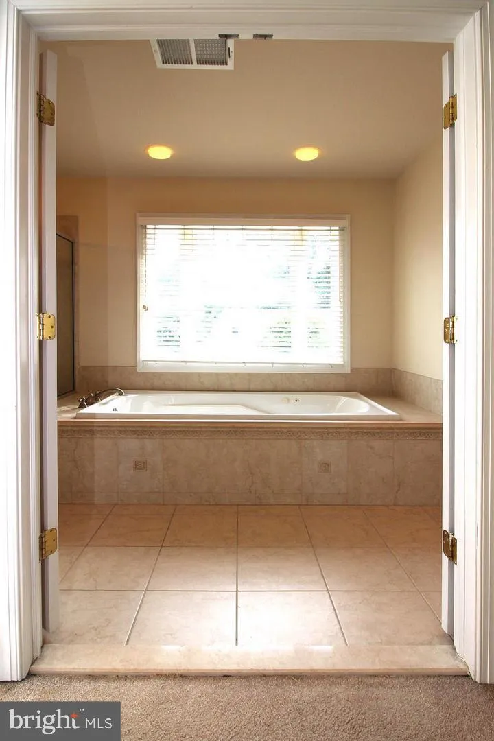 Vienna, Virginia 22180, United States, 6 Bedrooms Bedrooms, ,5 BathroomsBathrooms,Residential,Active,241312