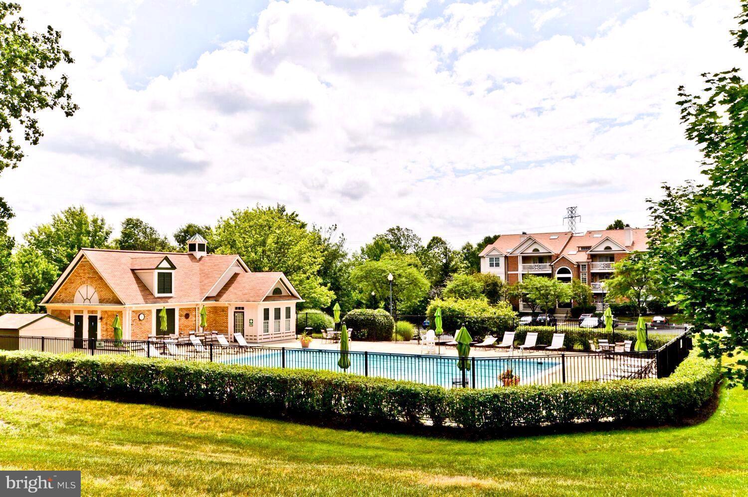 STRATFORD PLACE AT KINGS - Residential