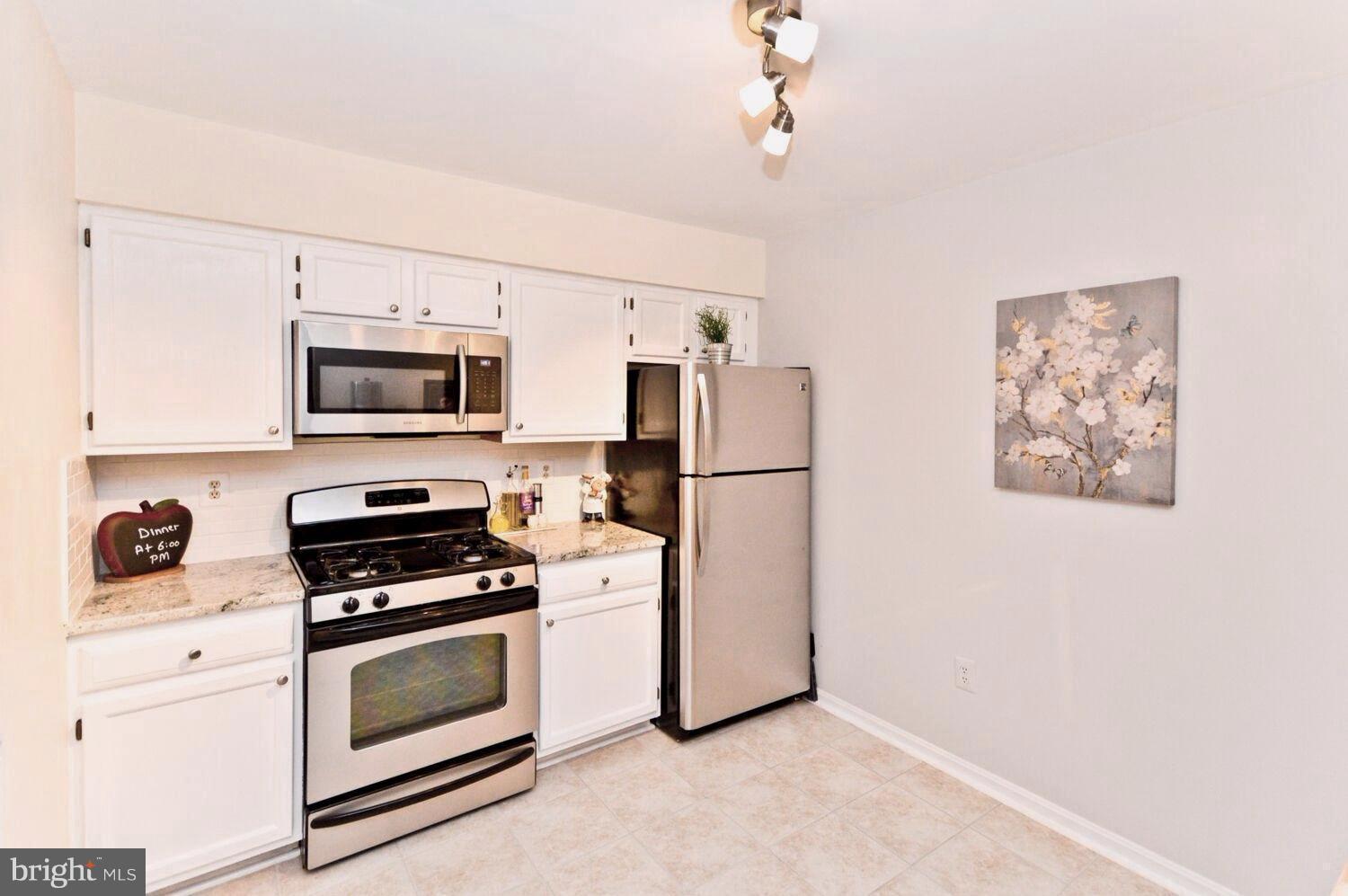 STRATFORD PLACE AT KINGS - Residential