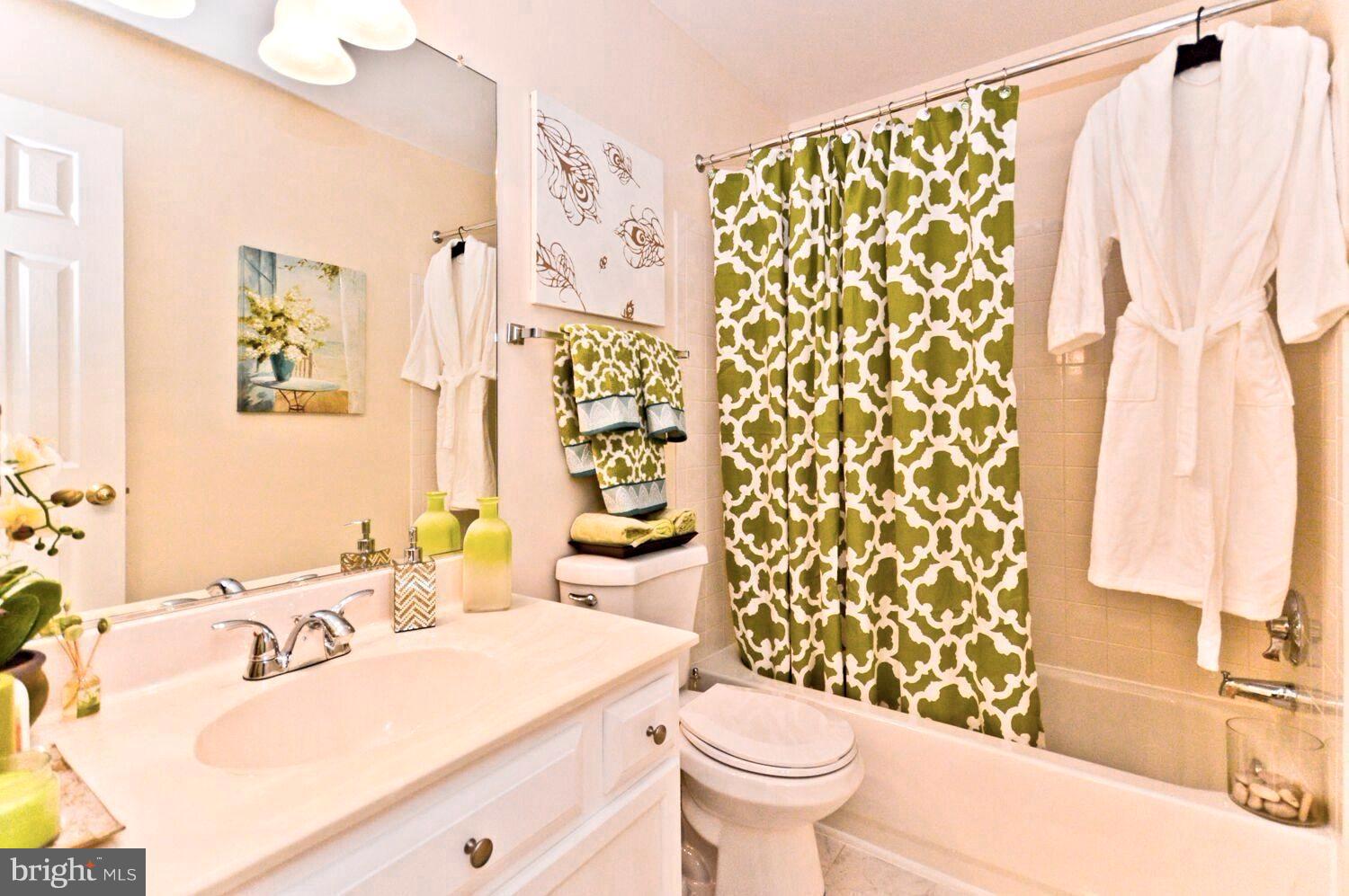 STRATFORD PLACE AT KINGS - Residential