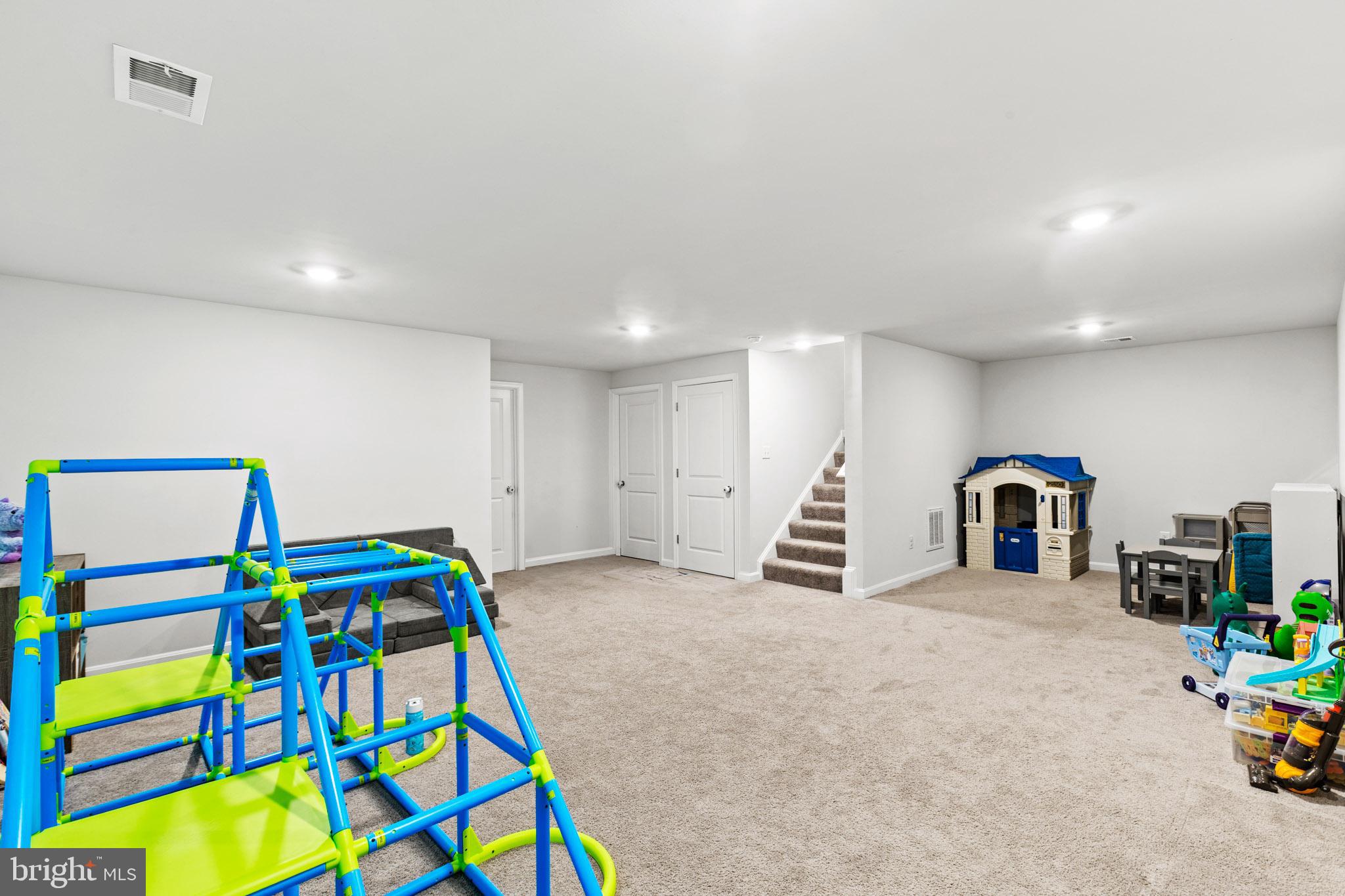 SOUTH RIVER - Residential