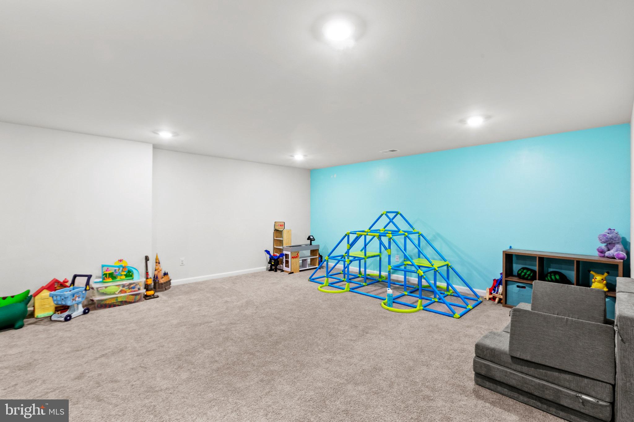 SOUTH RIVER - Residential