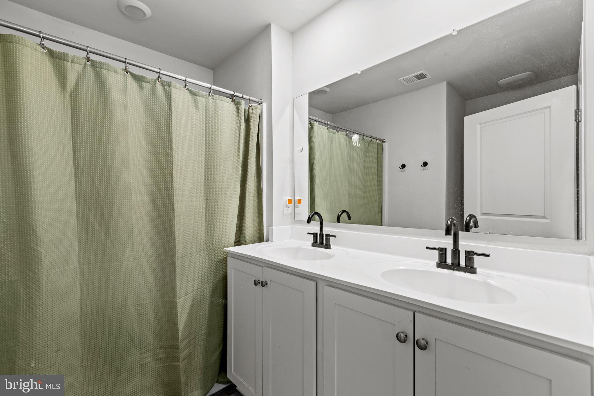 SOUTH RIVER - Residential