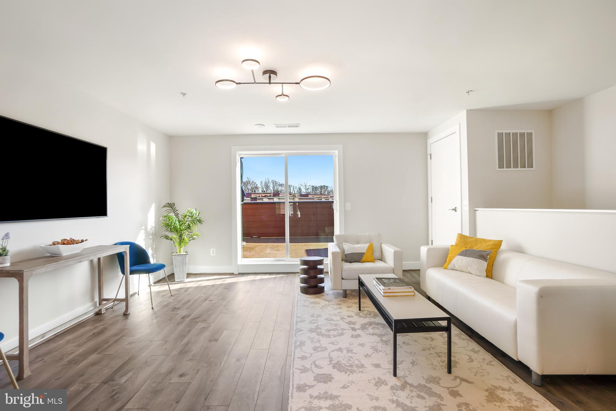 TOWER OAKS - Residential