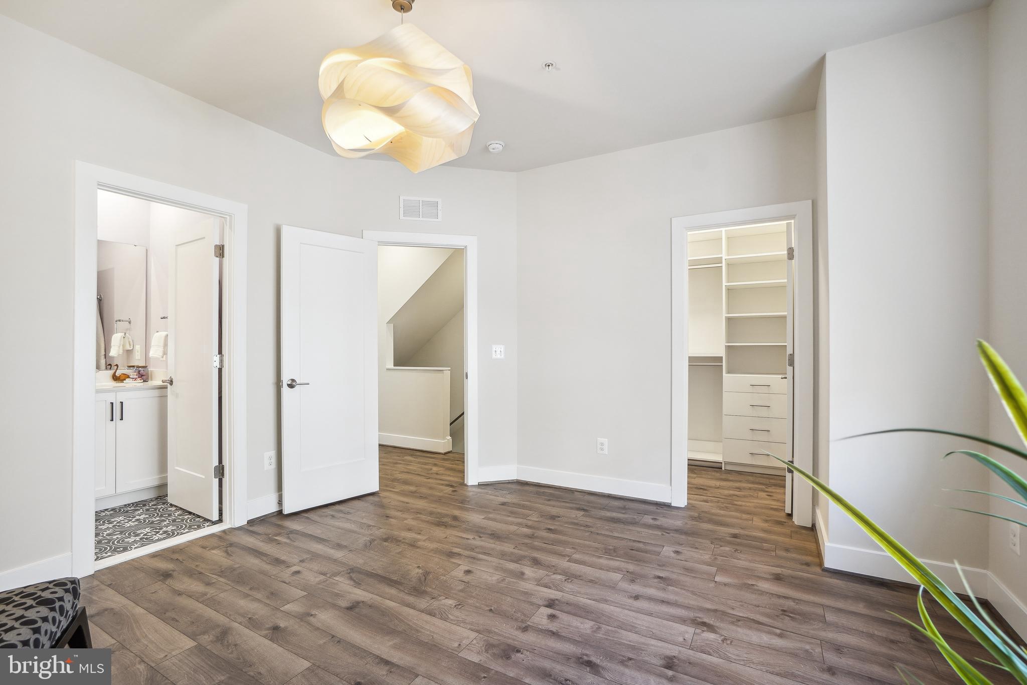 TOWER OAKS - Residential