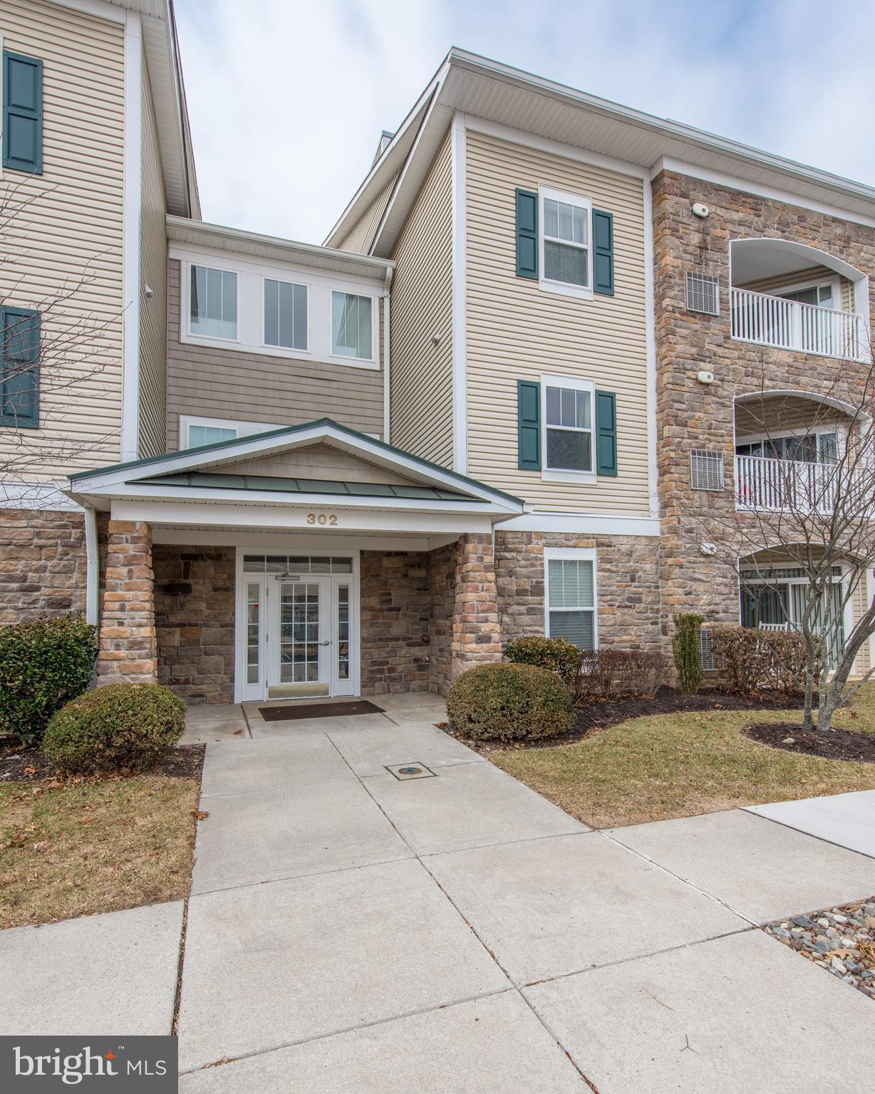 DELIGHTFUL SPACIOUS 2 BR+2 FULL BATHS IN THIS 55+CONDO ON 2ND LEV OF ELEVATOR BLDG; IDEAL OPEN FL PLAN W/LG LR&DR W/GAS FIREPLACE&SL DRS.TO BALCONY; LG GRANITE BREAKFAST BAR SURROUNDS KIT W/SS APPLIANCES; SEP LAUNDRY RM OFF KIT; LG MASTER BR W/FULL BA W/SHOWER+SEP TUB&DOUBLE VANITY;GORGEOUS HARDWOOD FLRS ADDED THRUOUT;PRIVATE STORAGE RM SAME LEV;CLUBHOUSE W/EXERCISE RM, PARTY RM W/KIT+MEETING RM;
