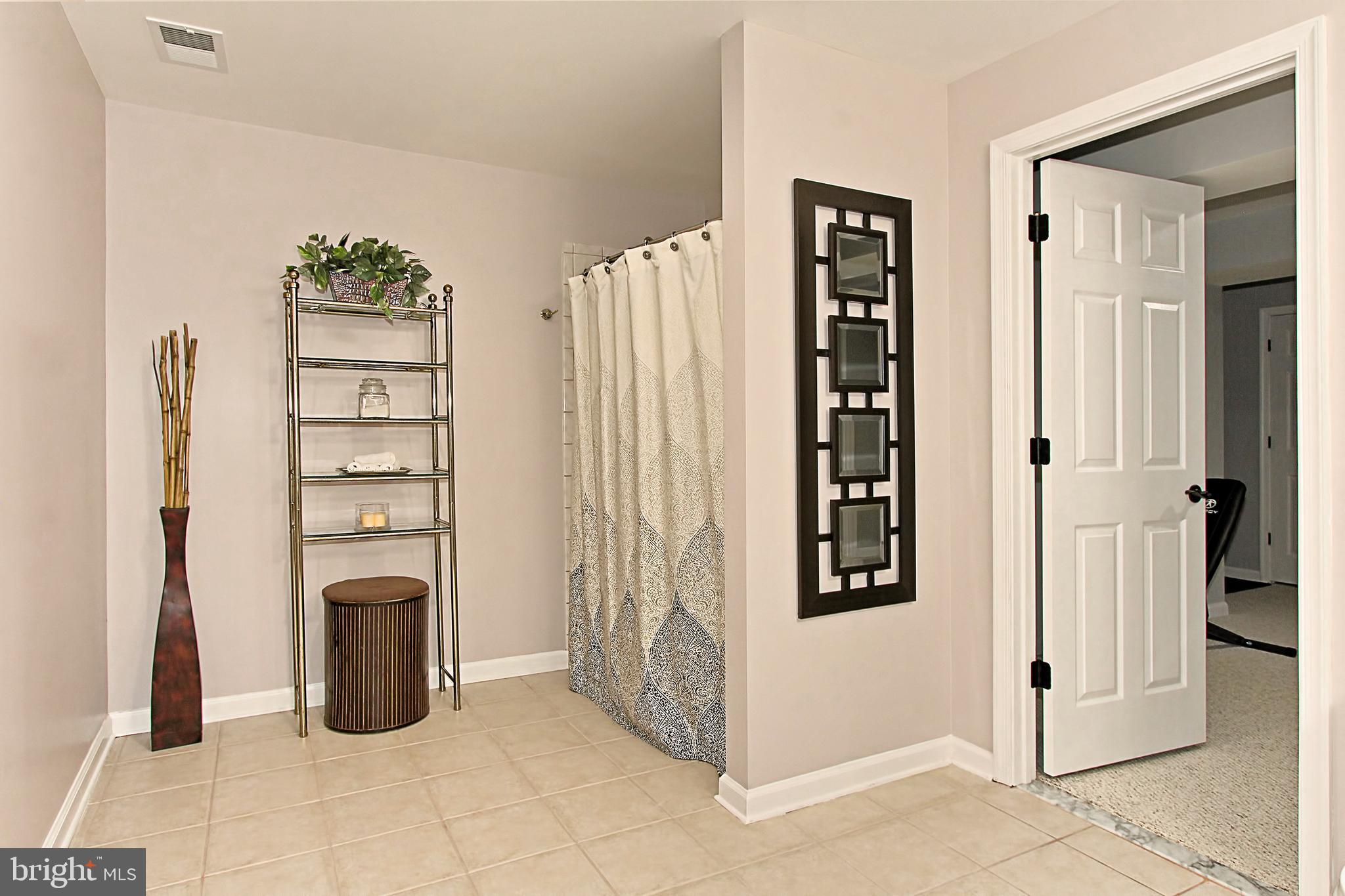 SIGNATURE AT BROADLANDS - Residential