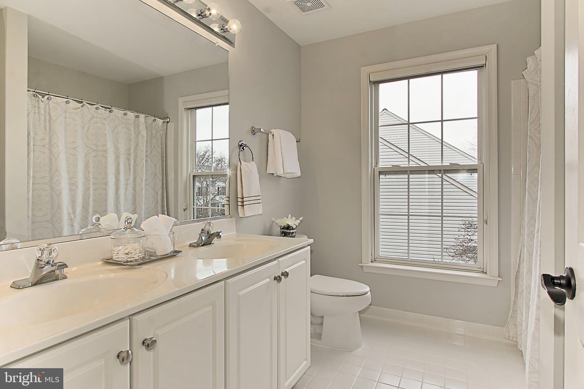 SIGNATURE AT BROADLANDS - Residential