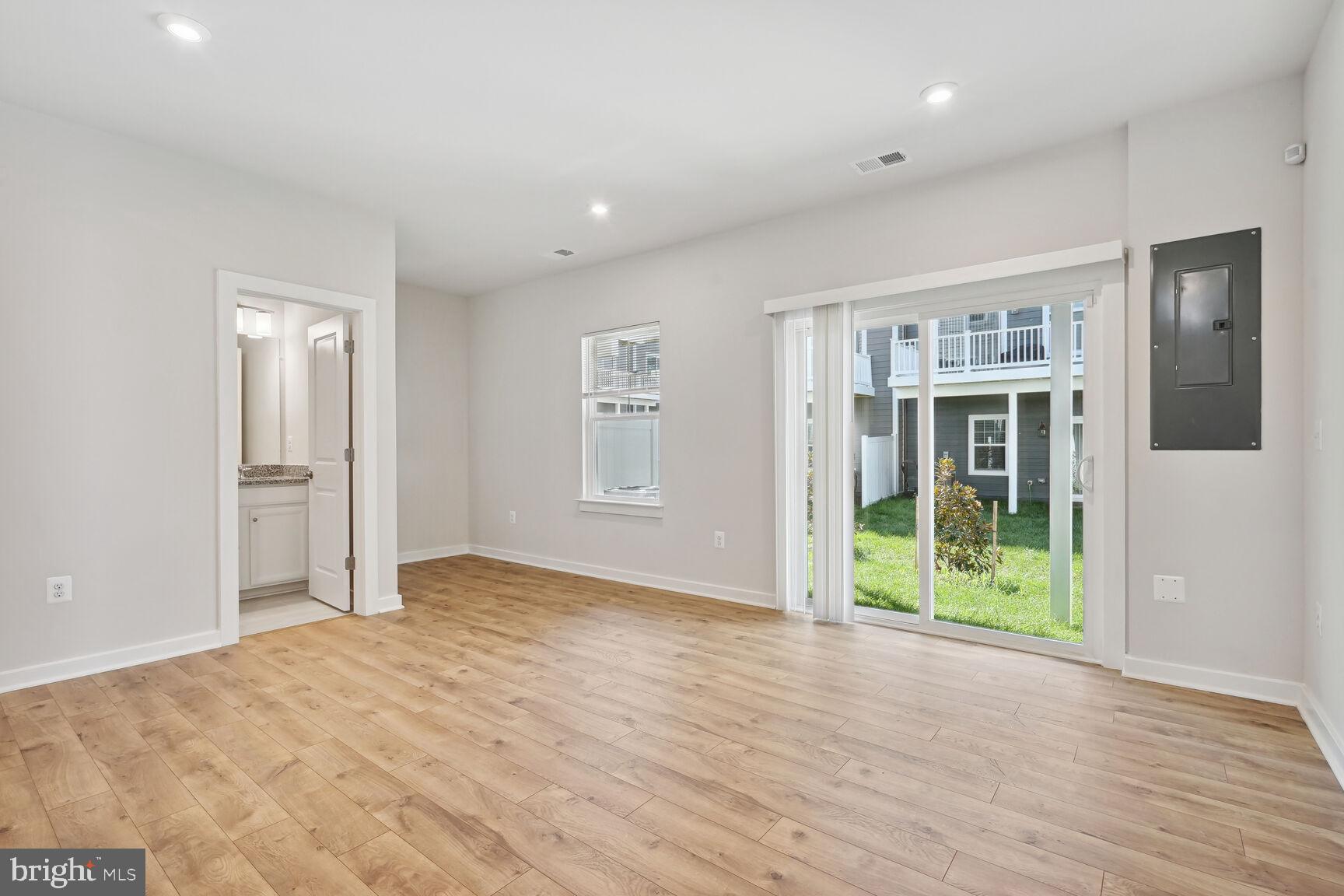 POTOMAC SHORES - Residential Lease