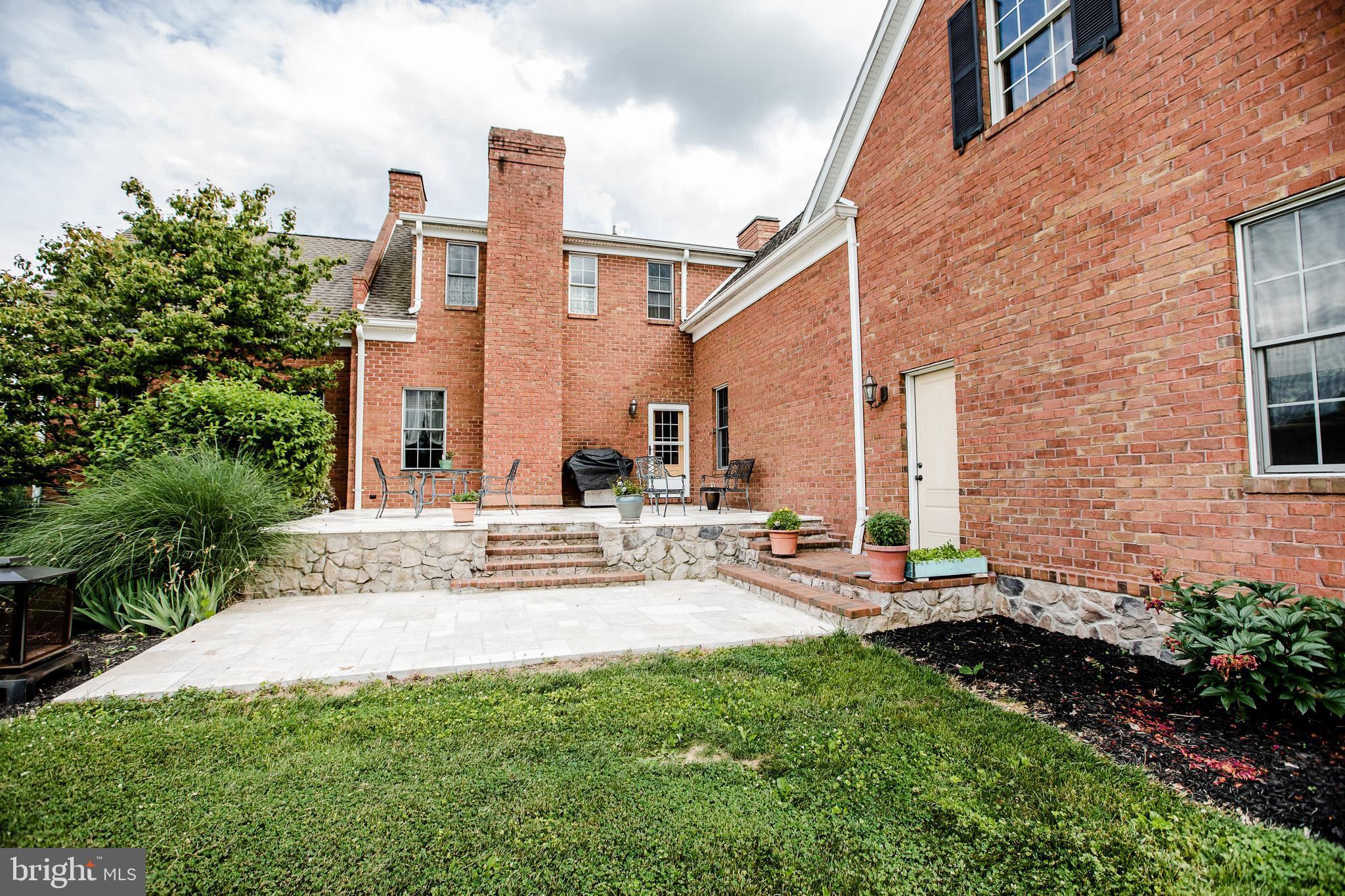 126 HERITAGE KNOLL LANE