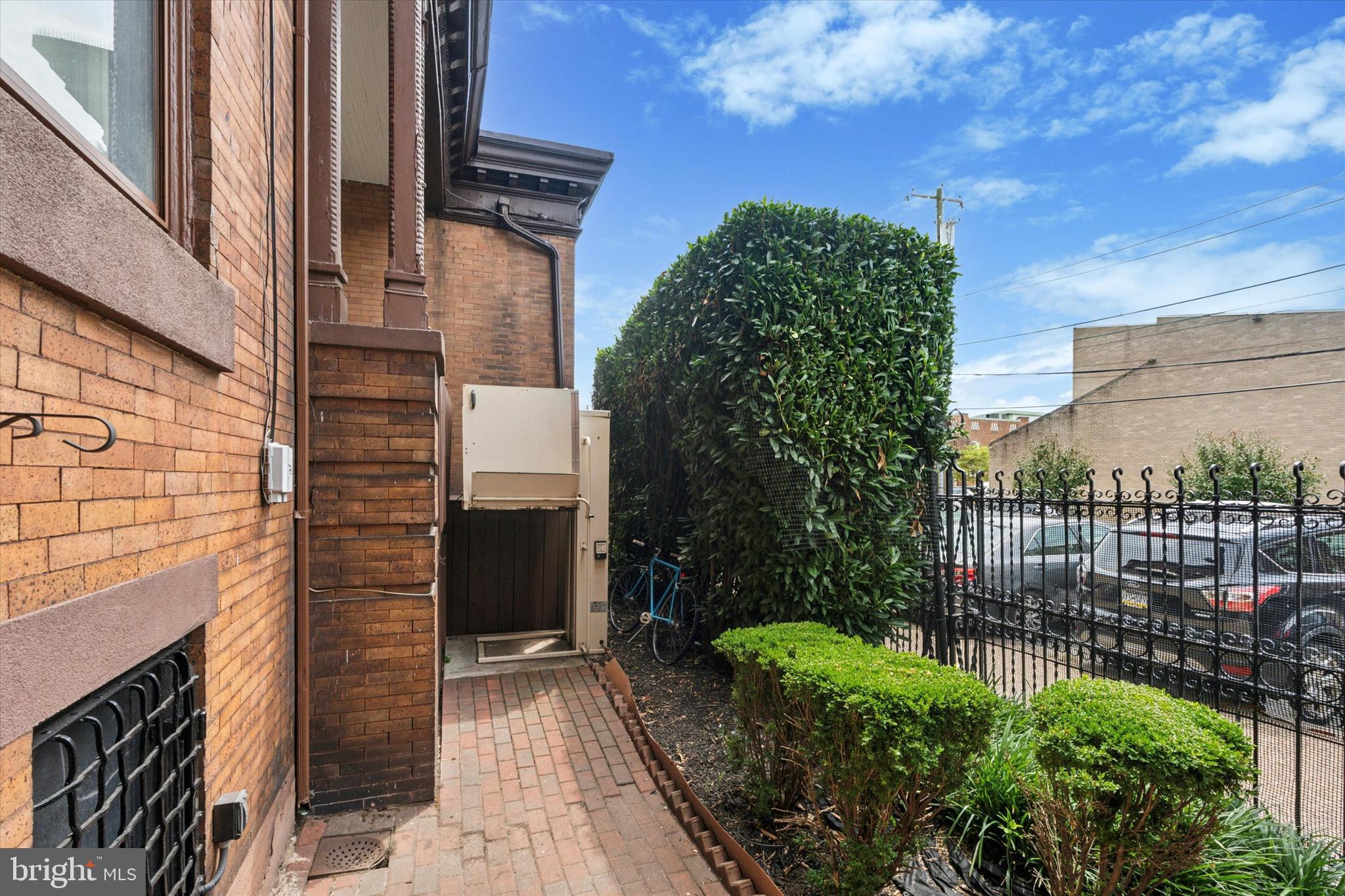 PHILADELPHIA (SOUTH) - Commercial Sale