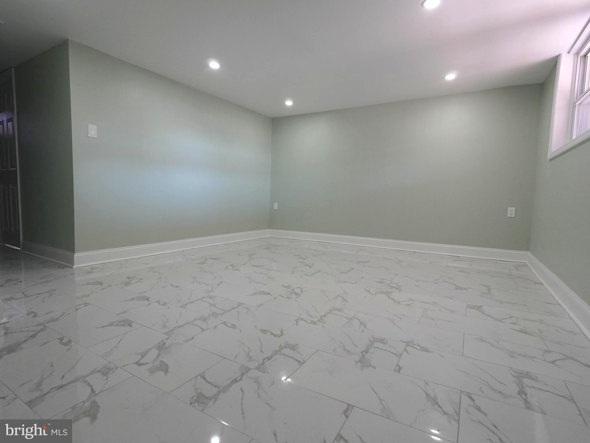 ASHTON-WOODENBRIDGE - Residential Lease