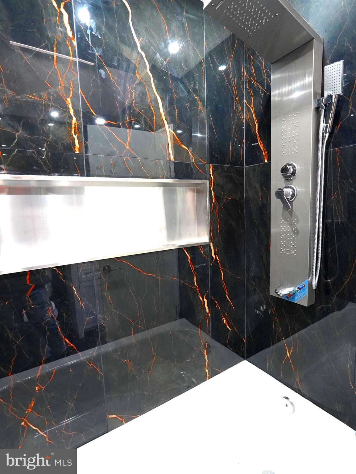 ASHTON-WOODENBRIDGE - Residential Lease