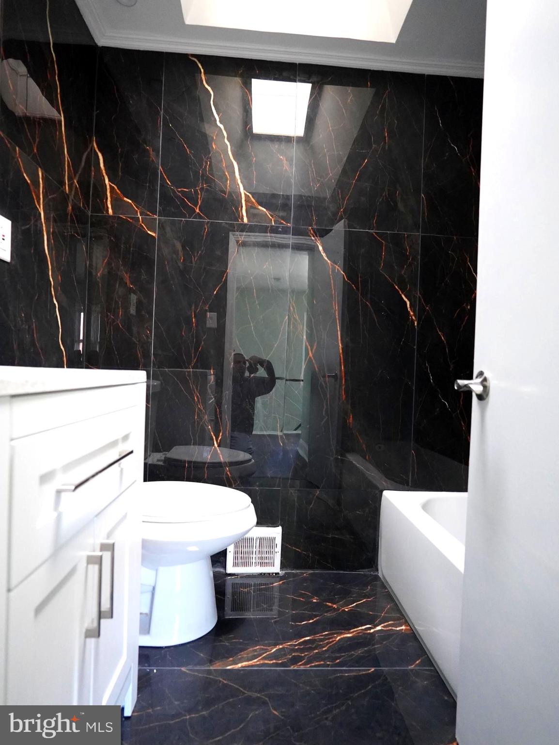 ASHTON-WOODENBRIDGE - Residential Lease