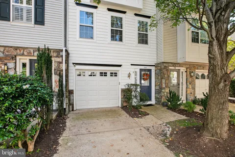 104 Cahill Drive, Alexandria, VA MLS: VAAX2051488