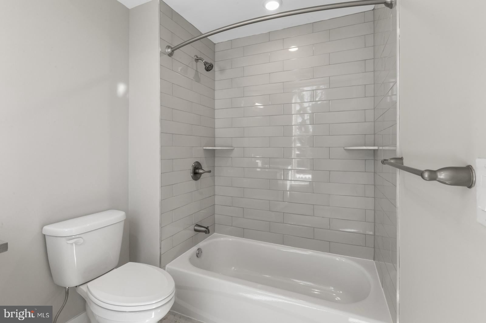 ROXBOROUGH - Residential Lease