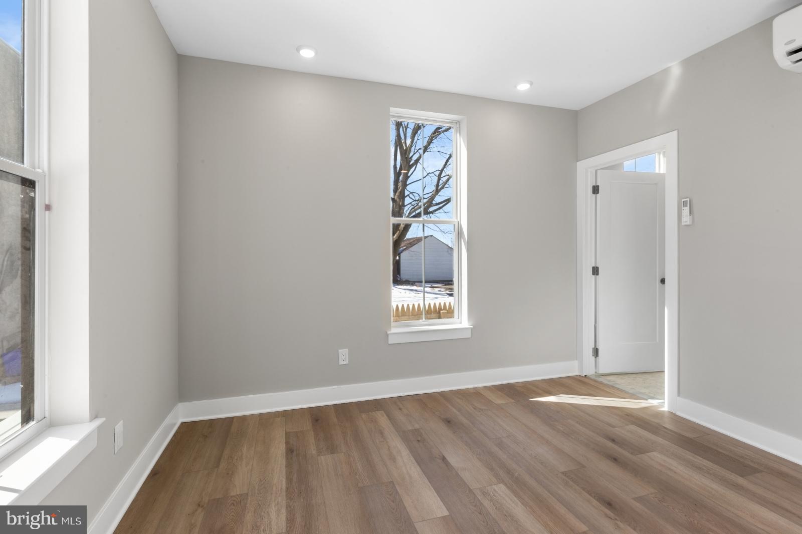 ROXBOROUGH - Residential Lease