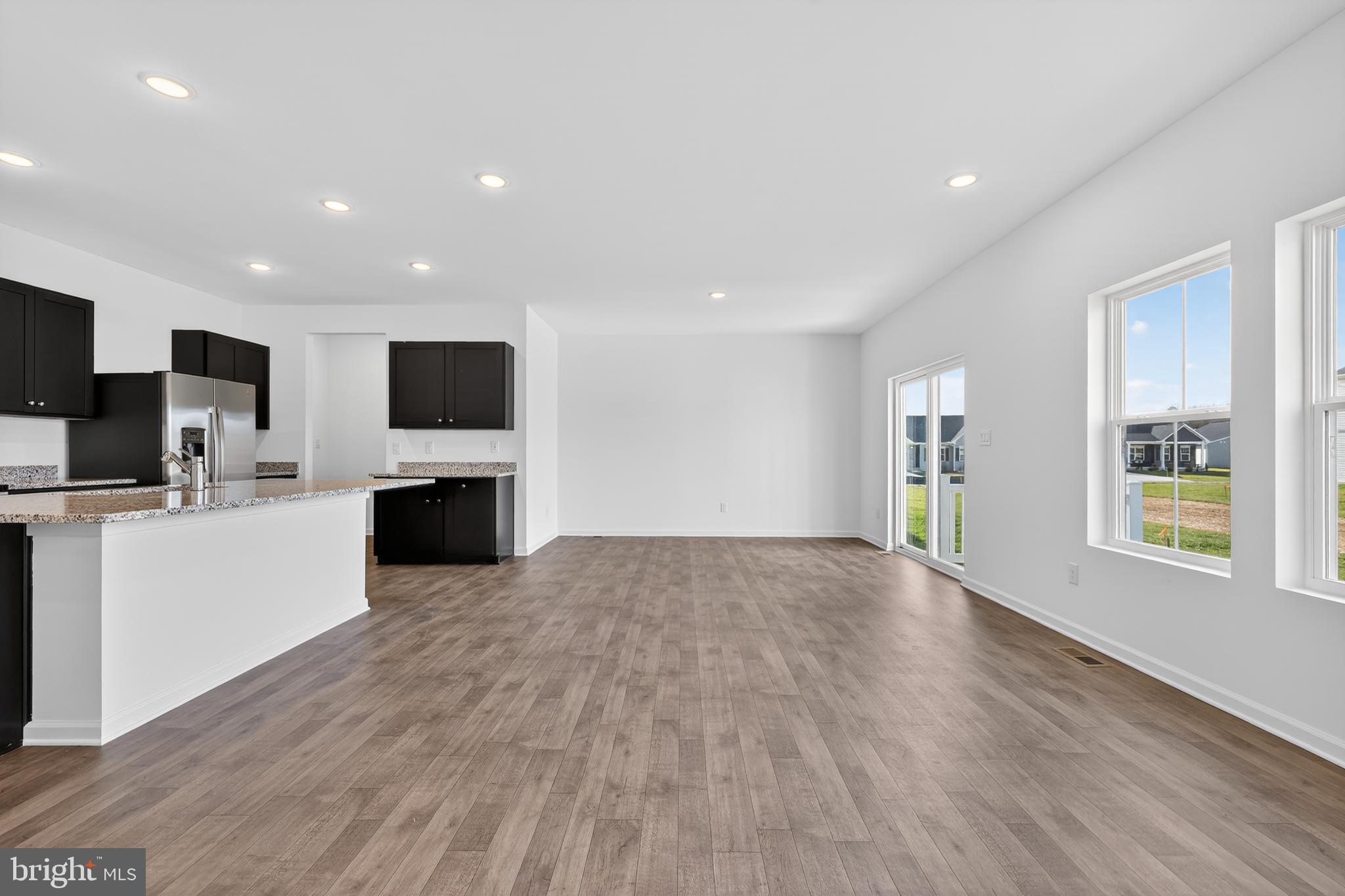 CAPTAINS WAY - Residential