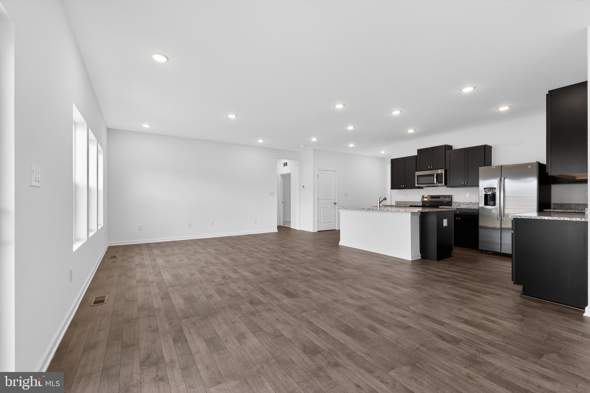 CAPTAINS WAY - Residential