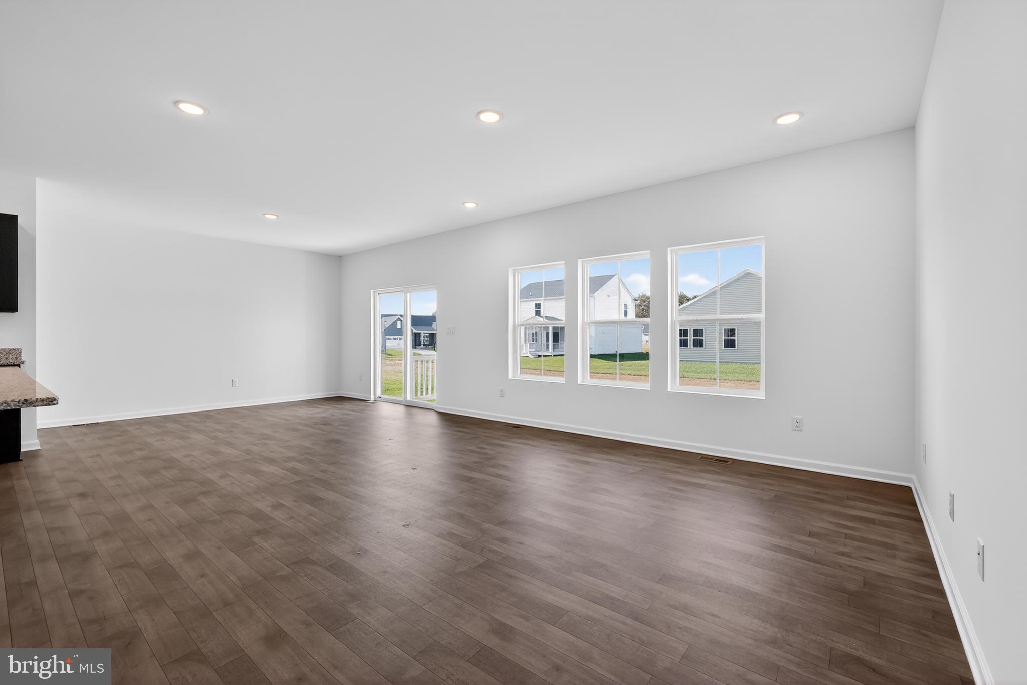 CAPTAINS WAY - Residential