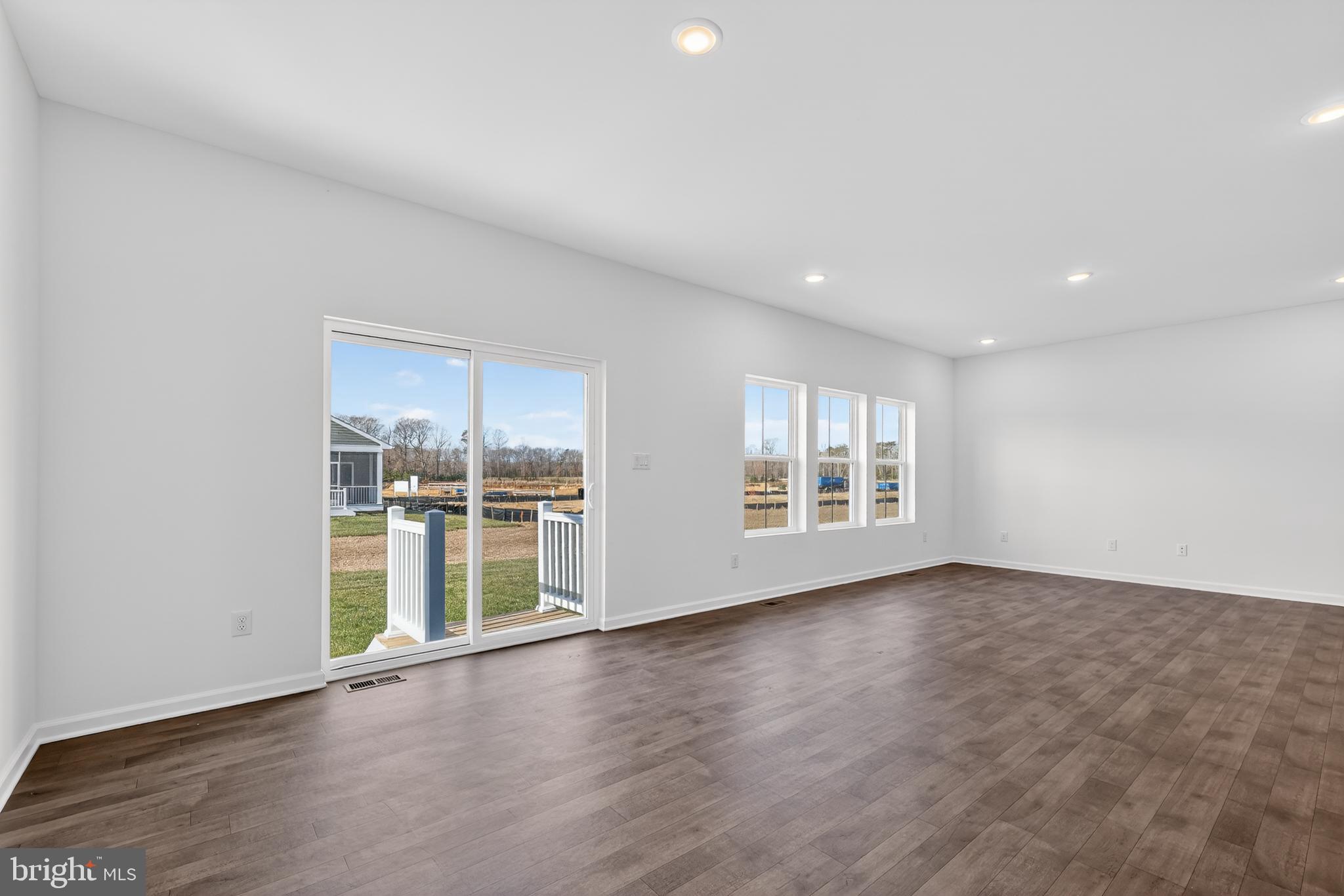 CAPTAINS WAY - Residential