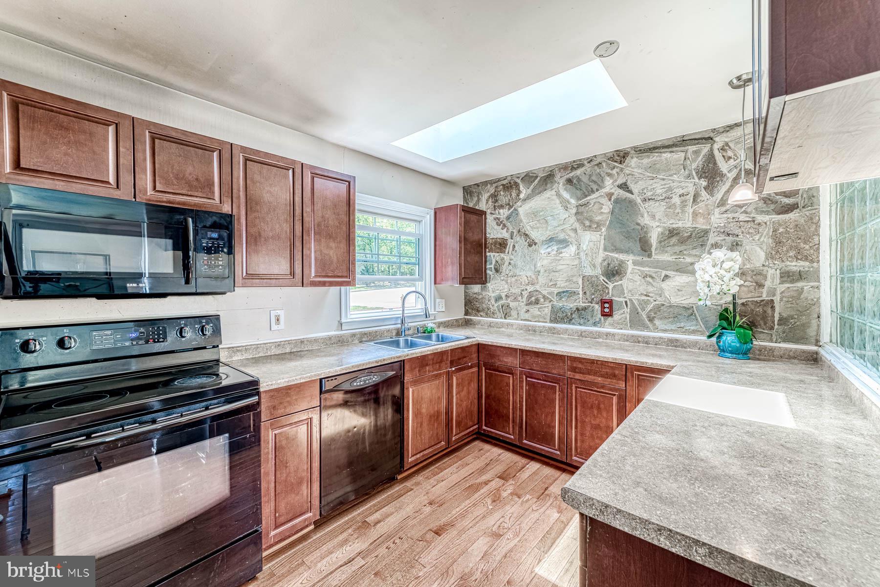 LAKE RIDGE - Residential