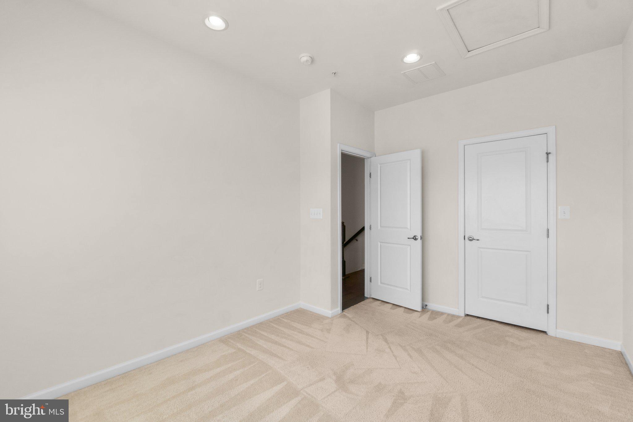 HOWARD SQUARE - Residential