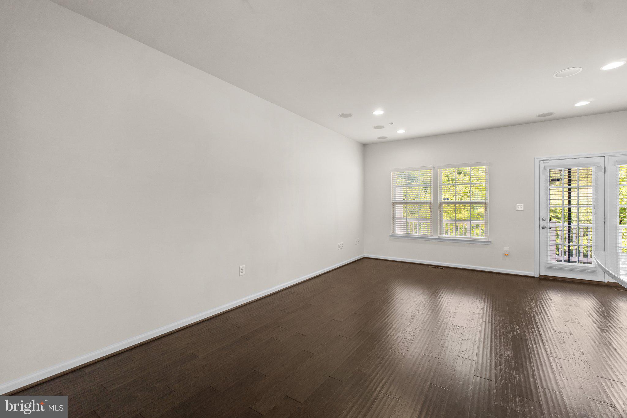 HOWARD SQUARE - Residential