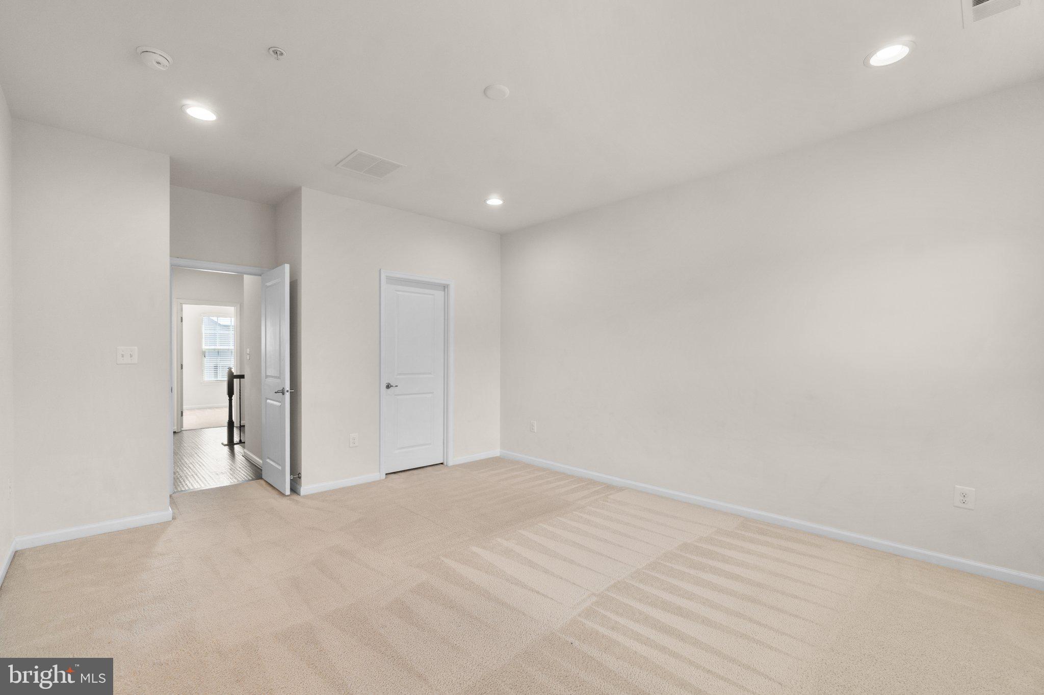 HOWARD SQUARE - Residential