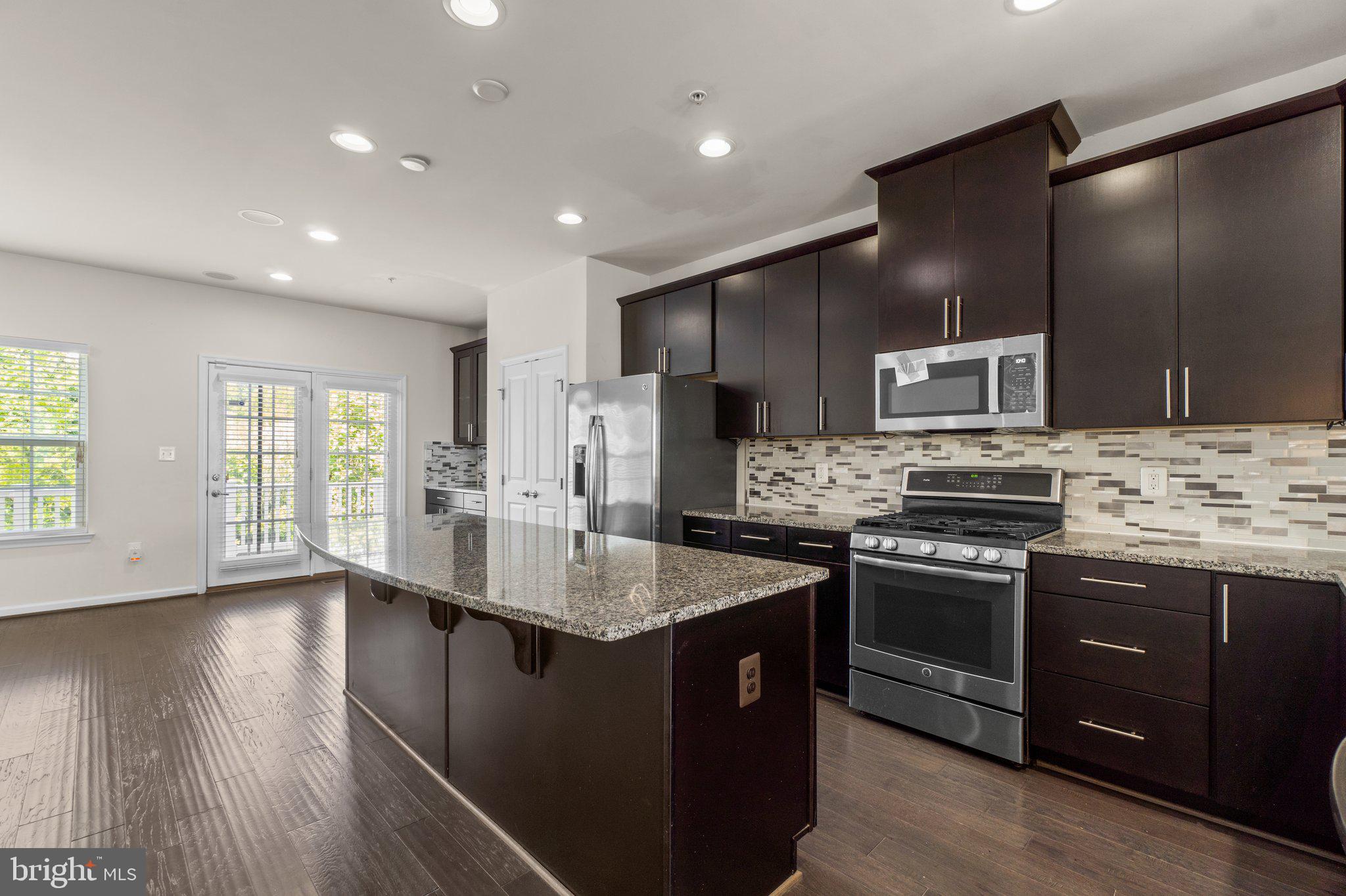 HOWARD SQUARE - Residential