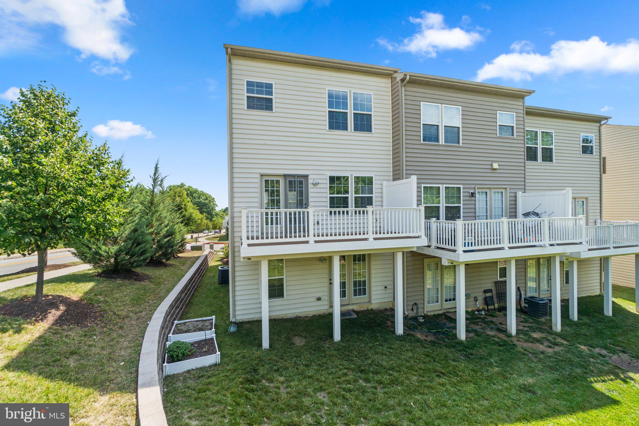 HOWARD SQUARE - Residential