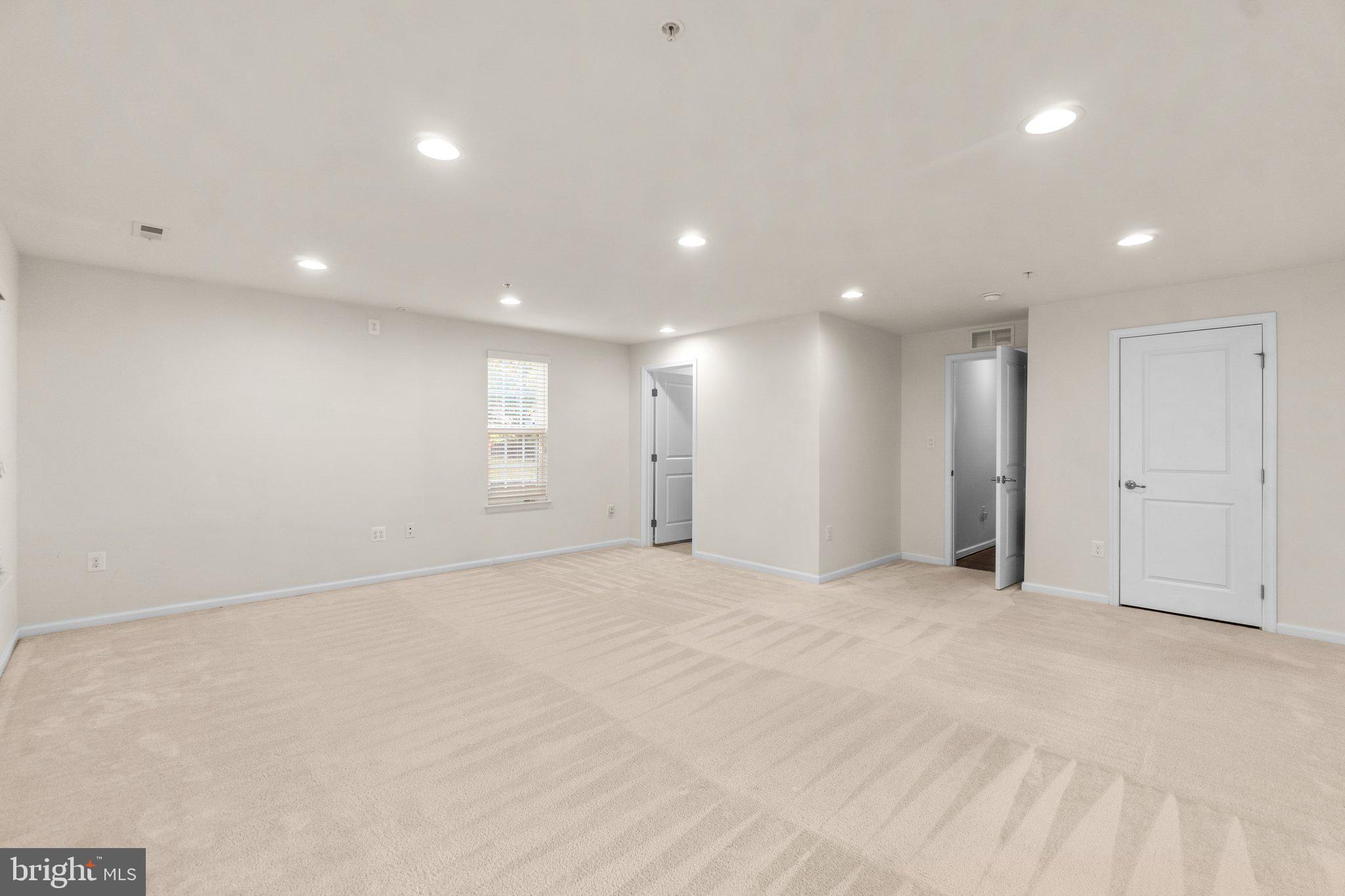 HOWARD SQUARE - Residential