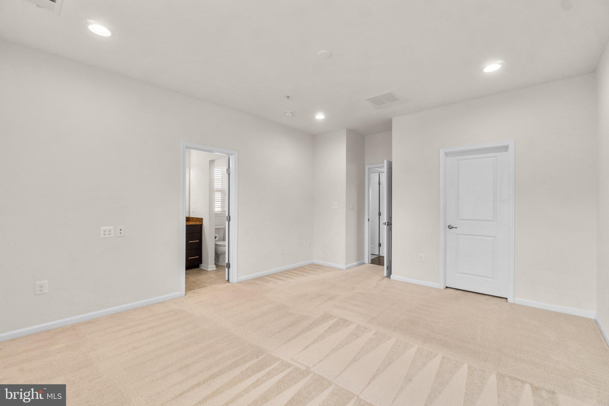 HOWARD SQUARE - Residential