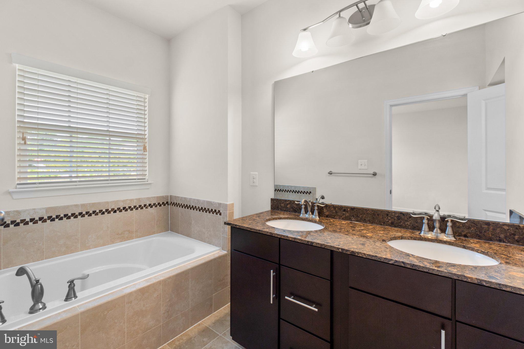 HOWARD SQUARE - Residential