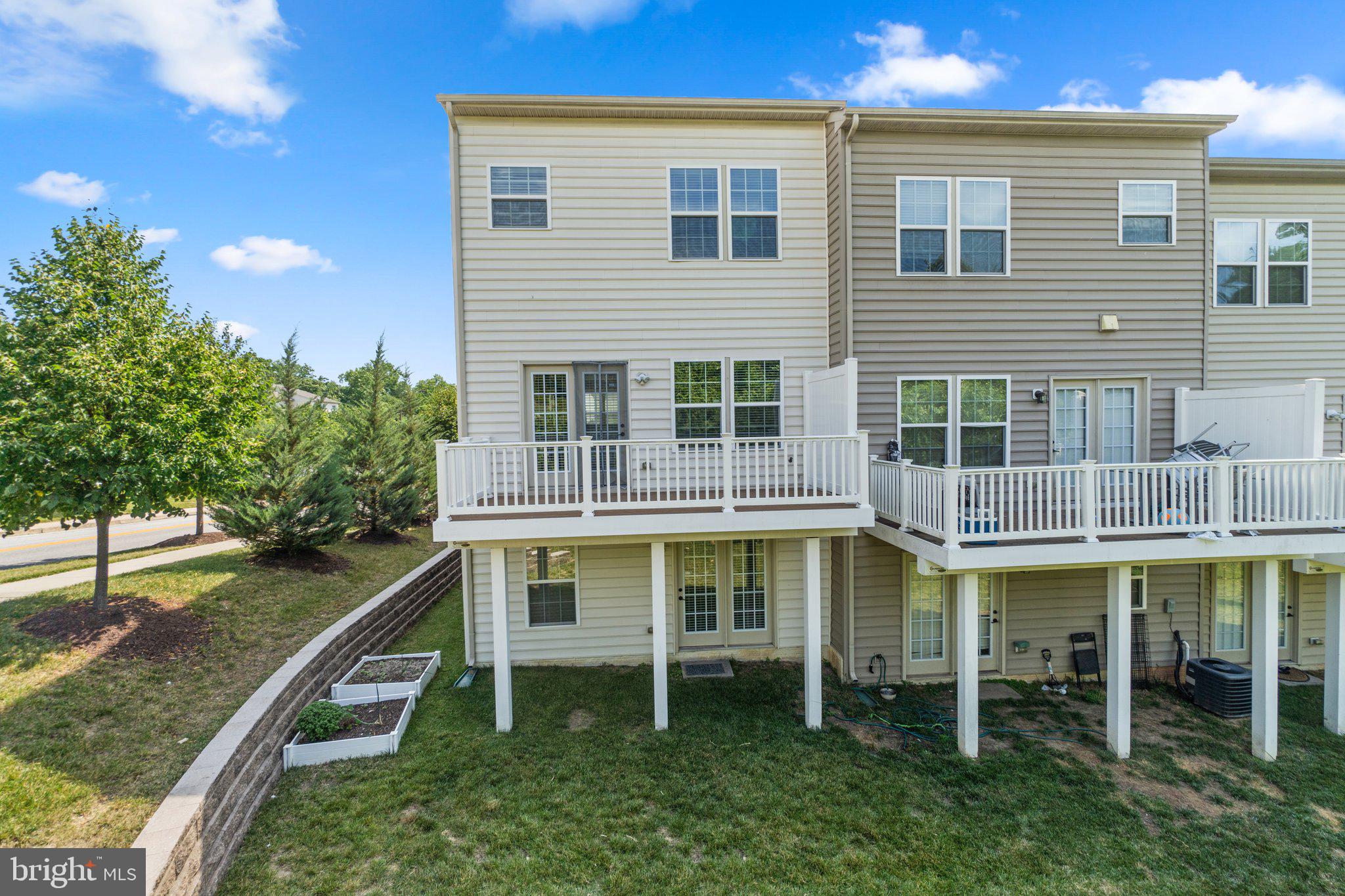 HOWARD SQUARE - Residential