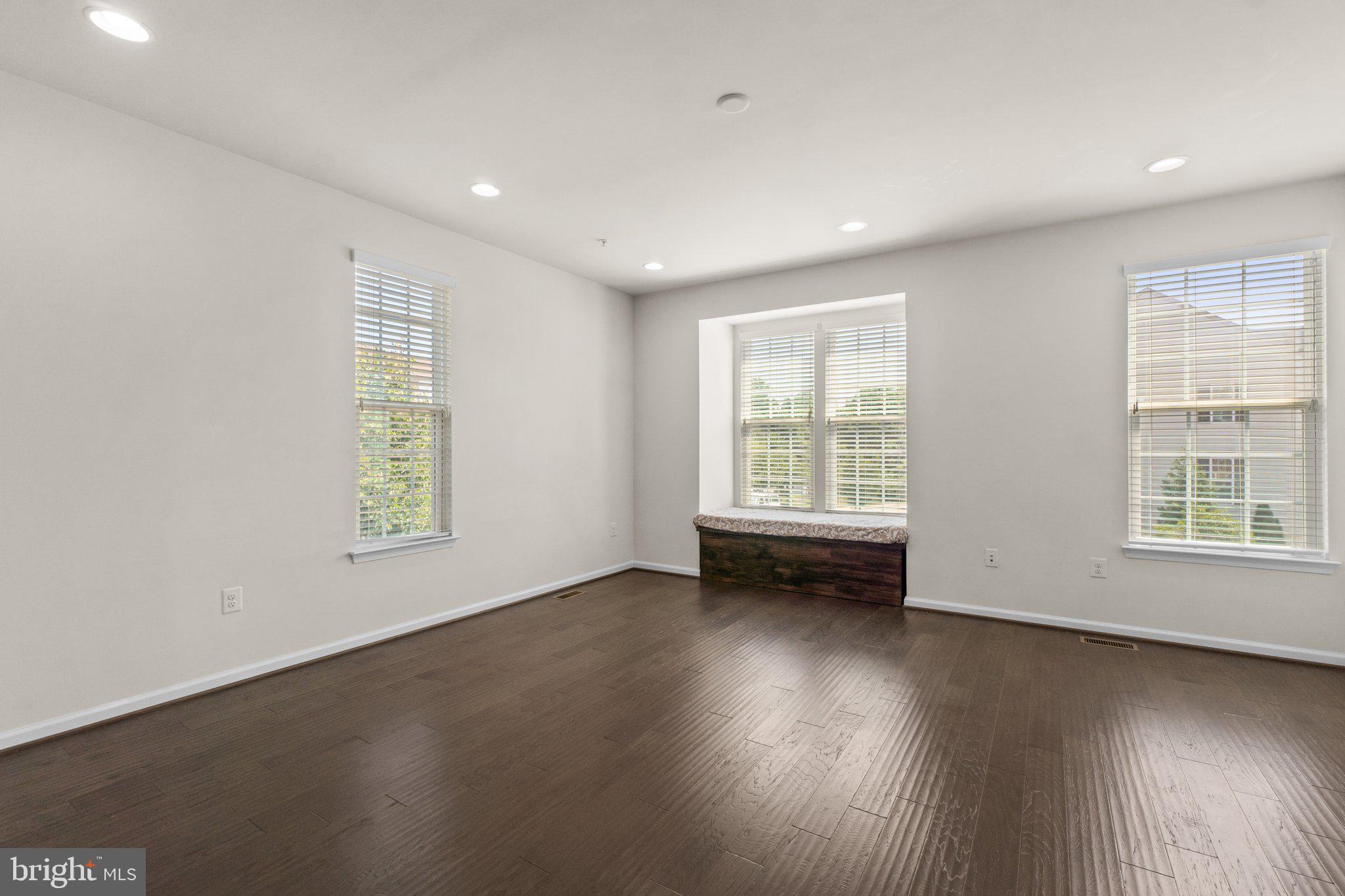 HOWARD SQUARE - Residential