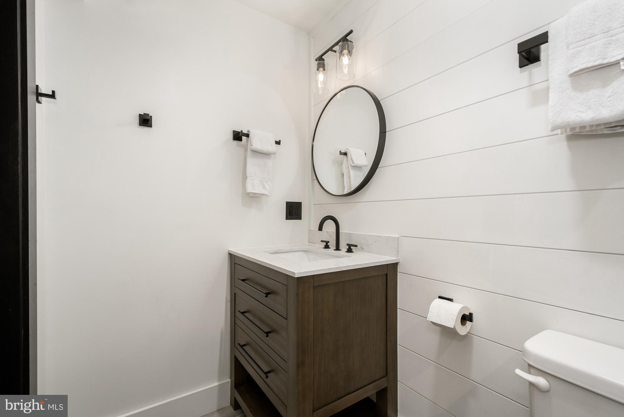 COUNTRY CLUB ACRES - Residential