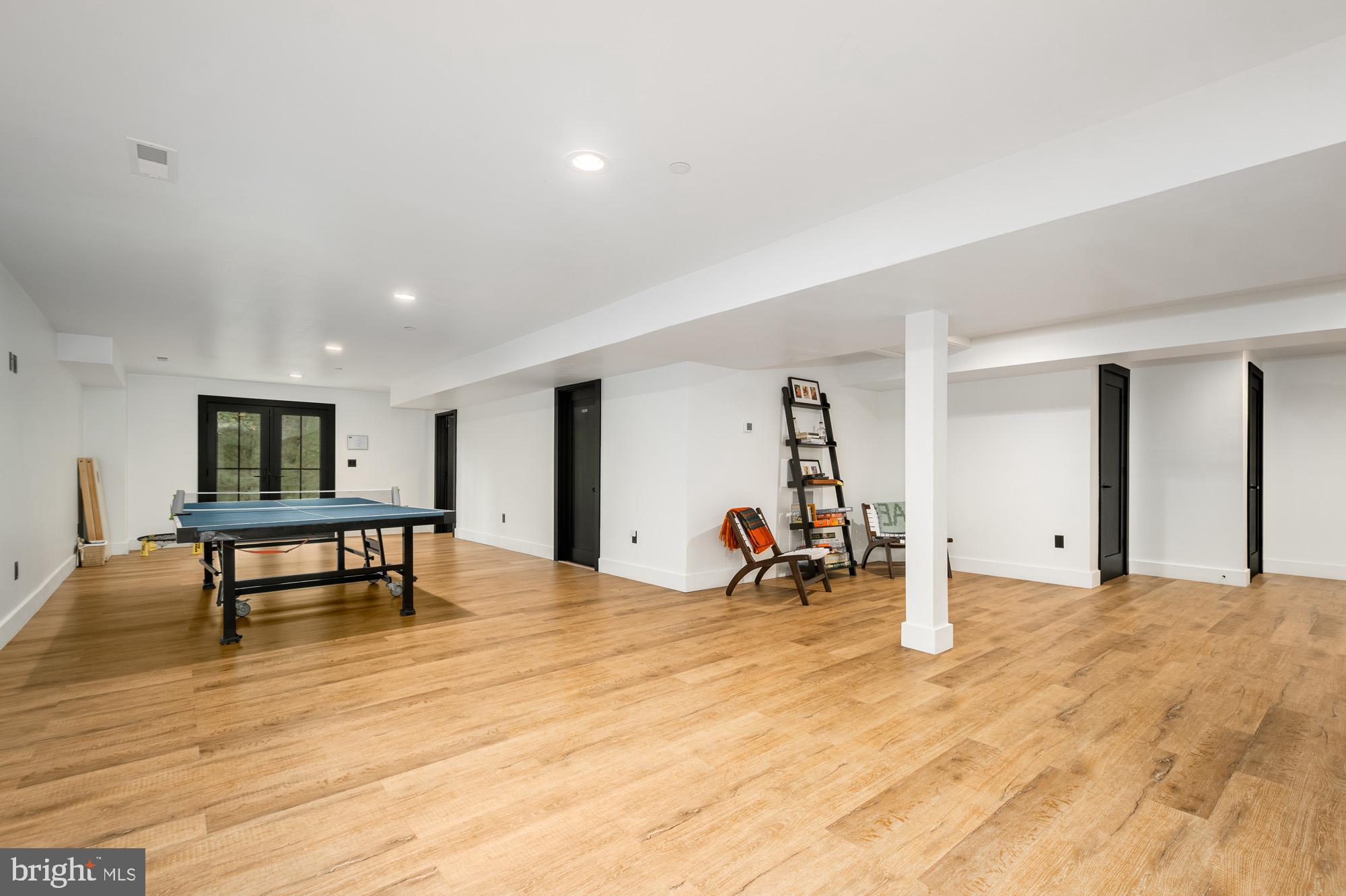 COUNTRY CLUB ACRES - Residential