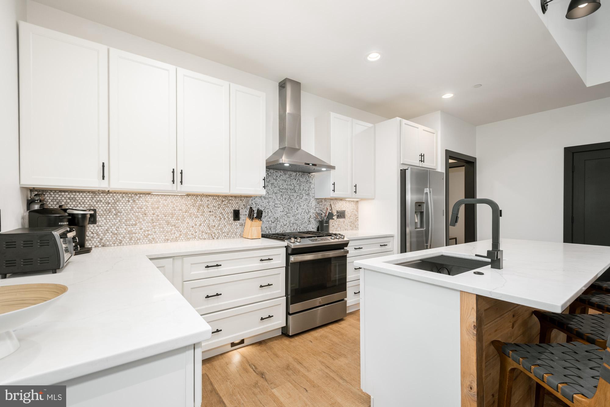 COUNTRY CLUB ACRES - Residential