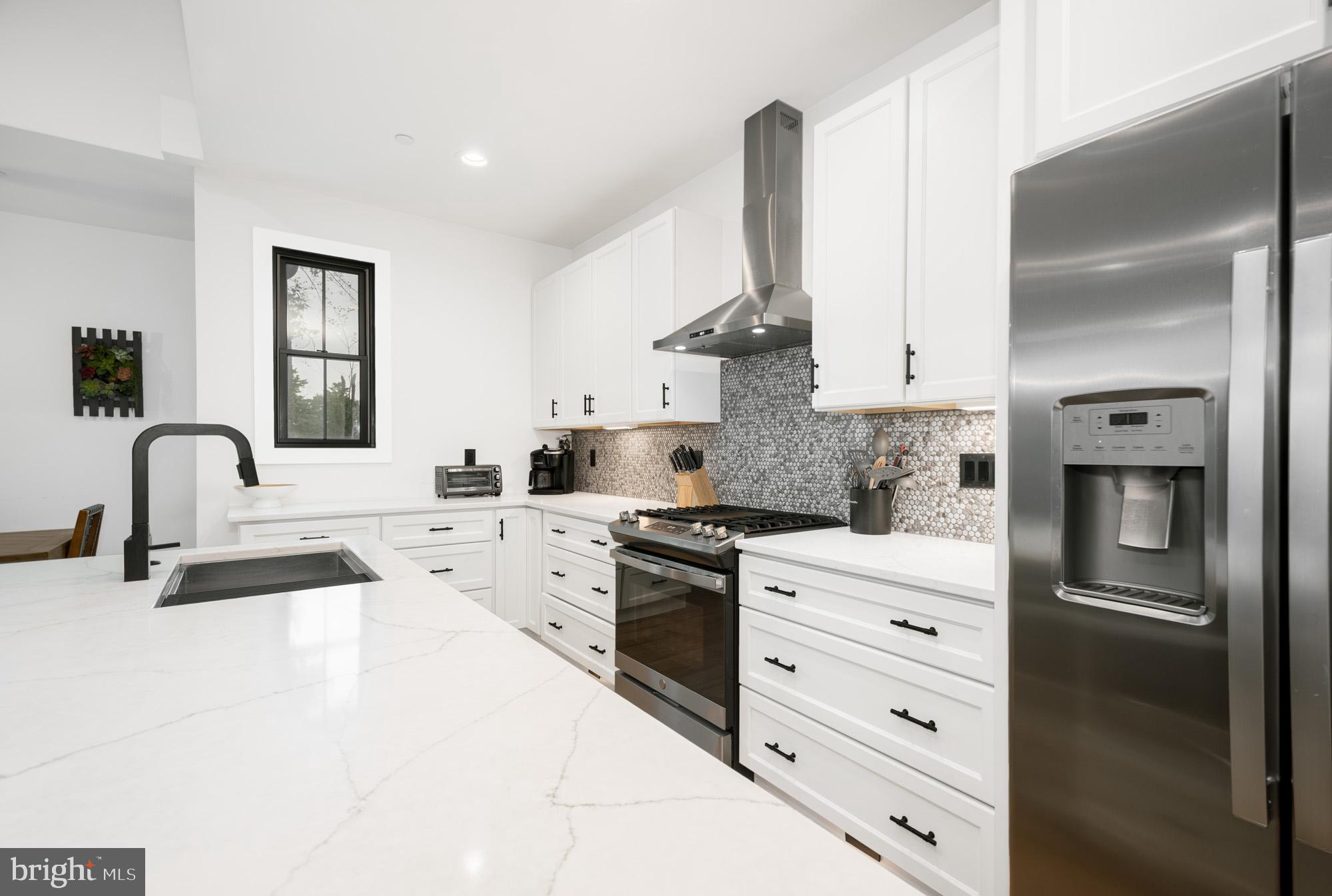 COUNTRY CLUB ACRES - Residential