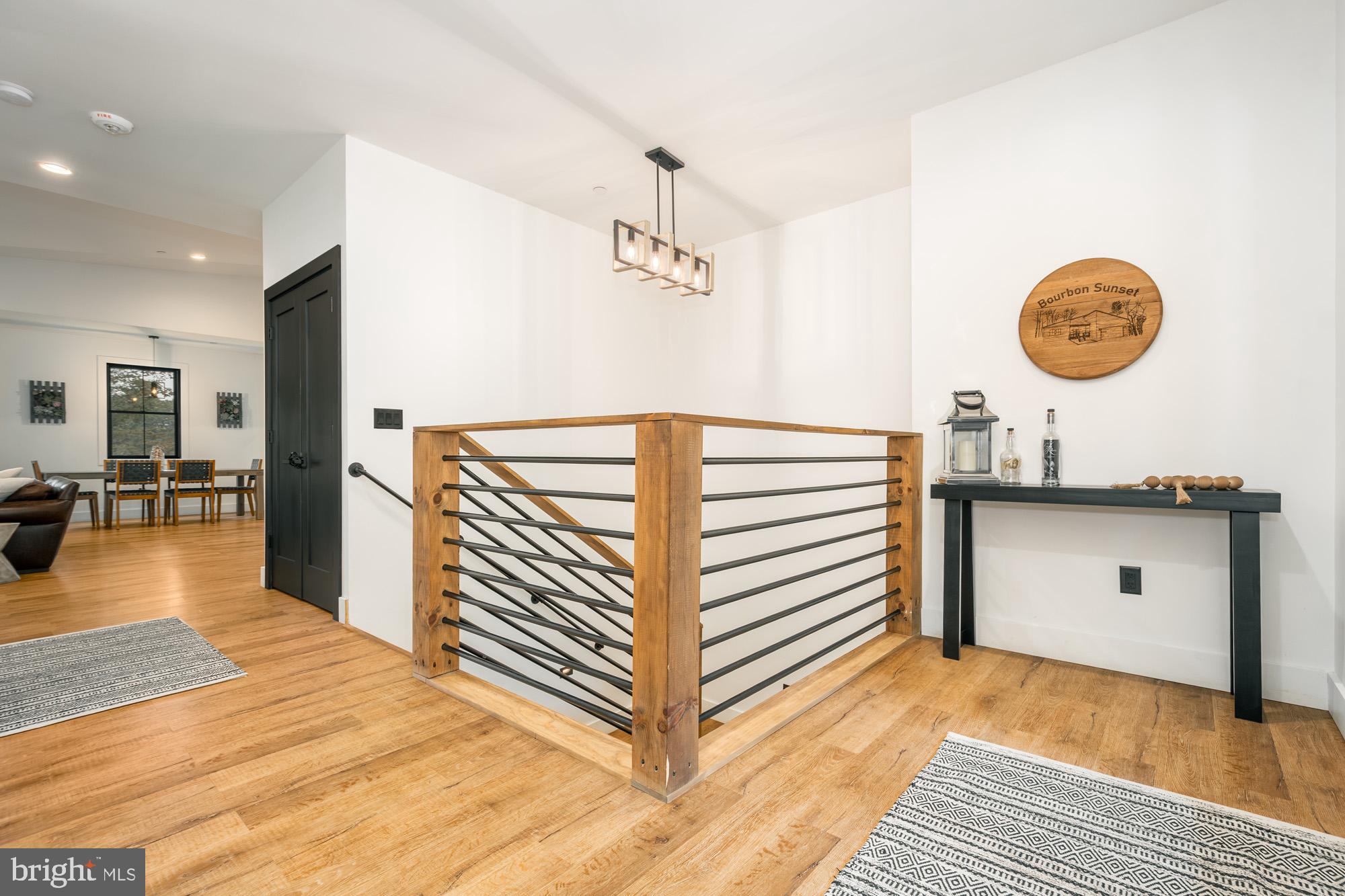 COUNTRY CLUB ACRES - Residential