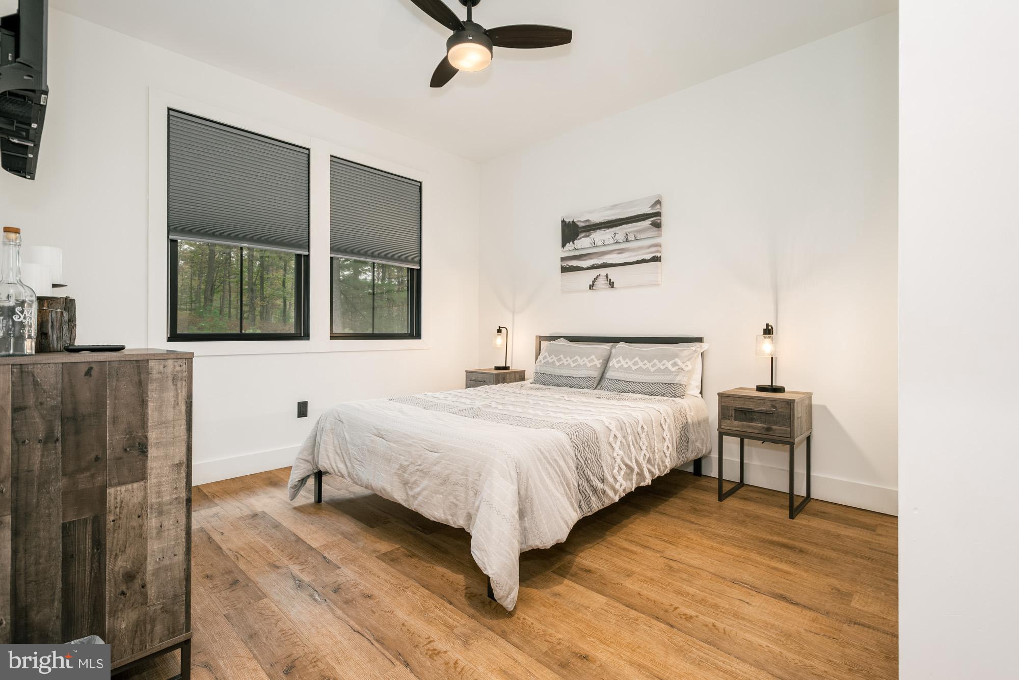 COUNTRY CLUB ACRES - Residential